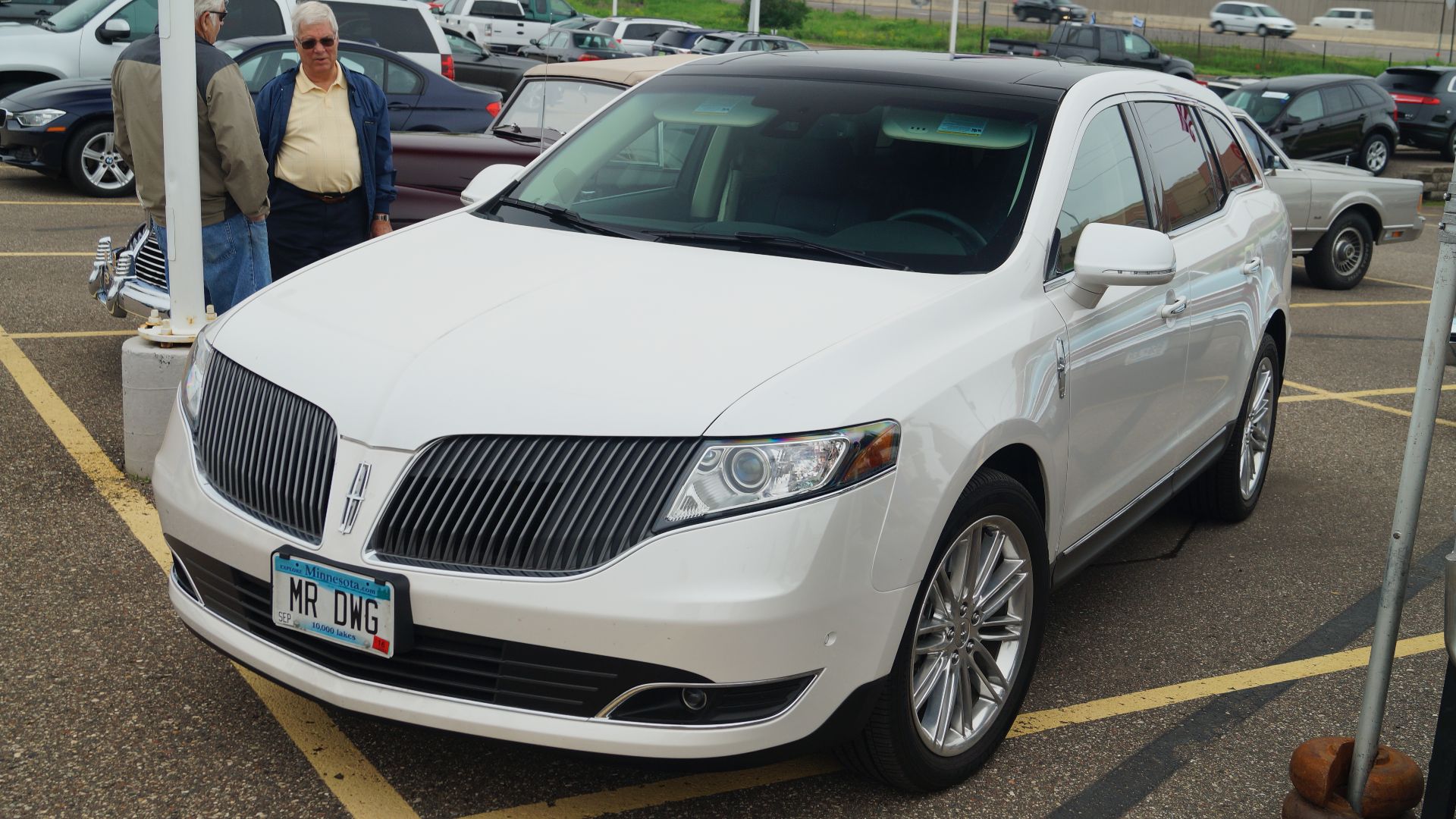 File:2015 Lincoln MKT (26725365793).jpg