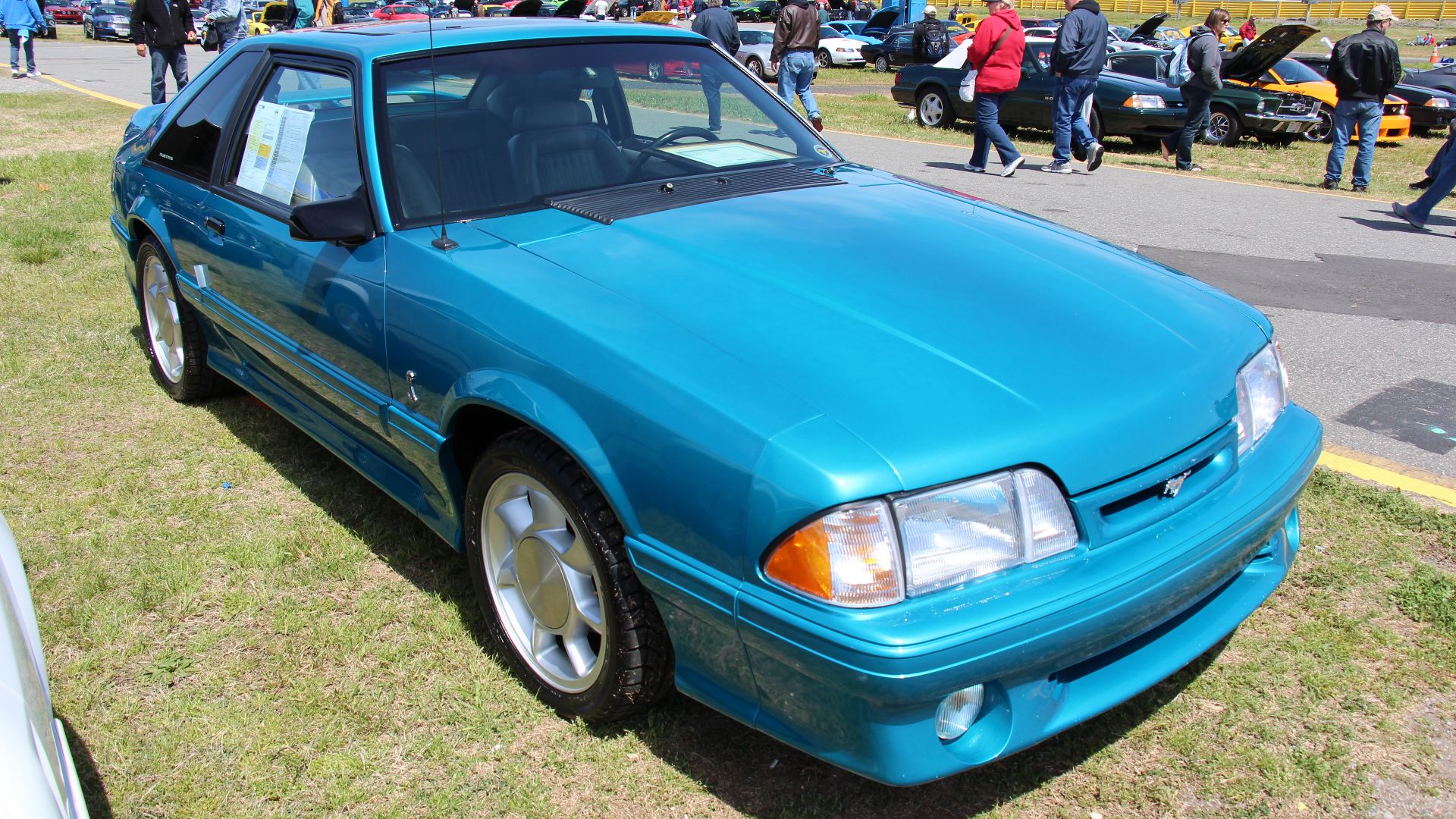 File:1993 Ford Mustang SVT Cobra Hatchback (14391878516).jpg