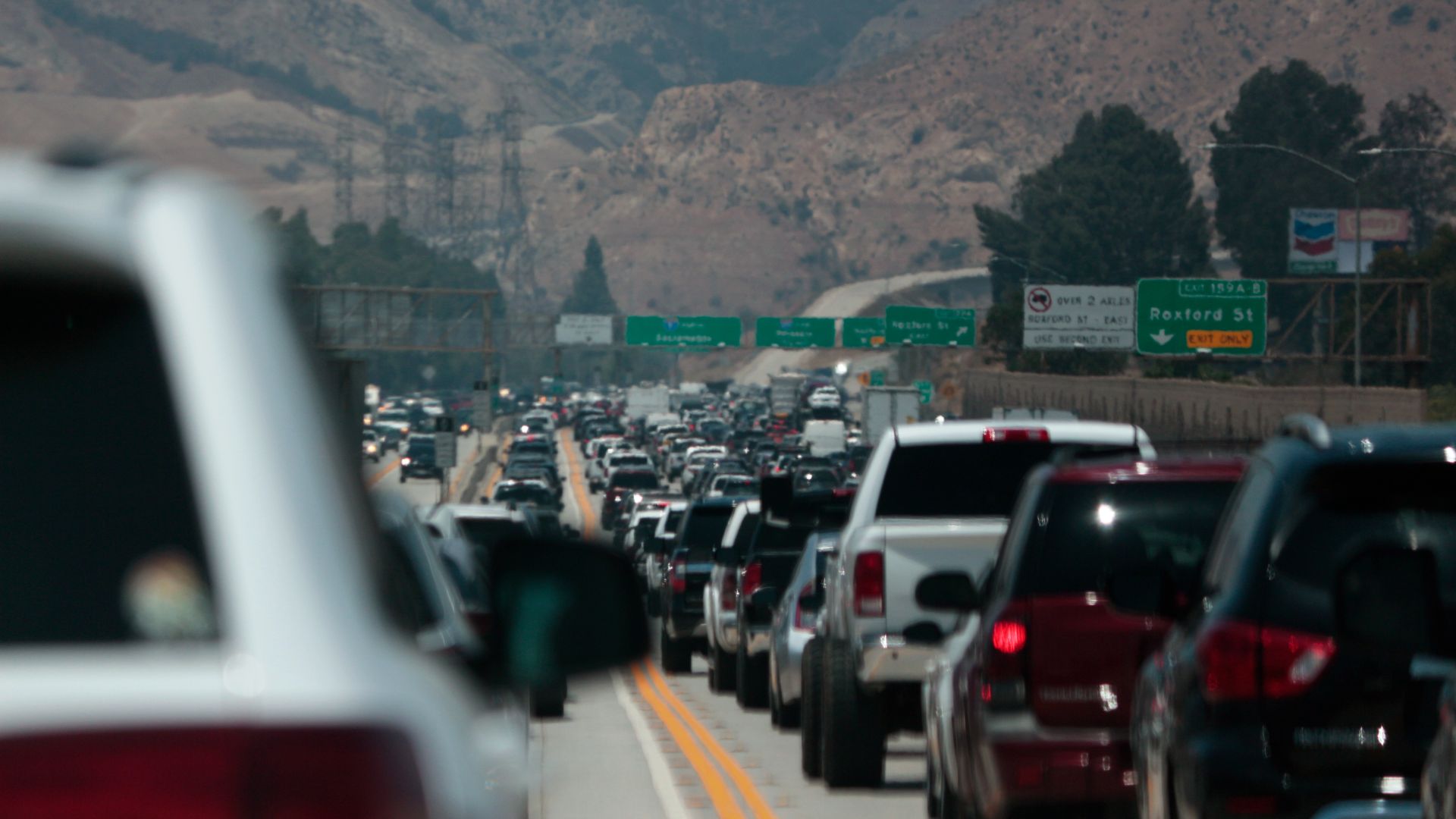 File:Heavy traffic heading north on Interstate 5 out of Los Angeles in July 2021.jpg