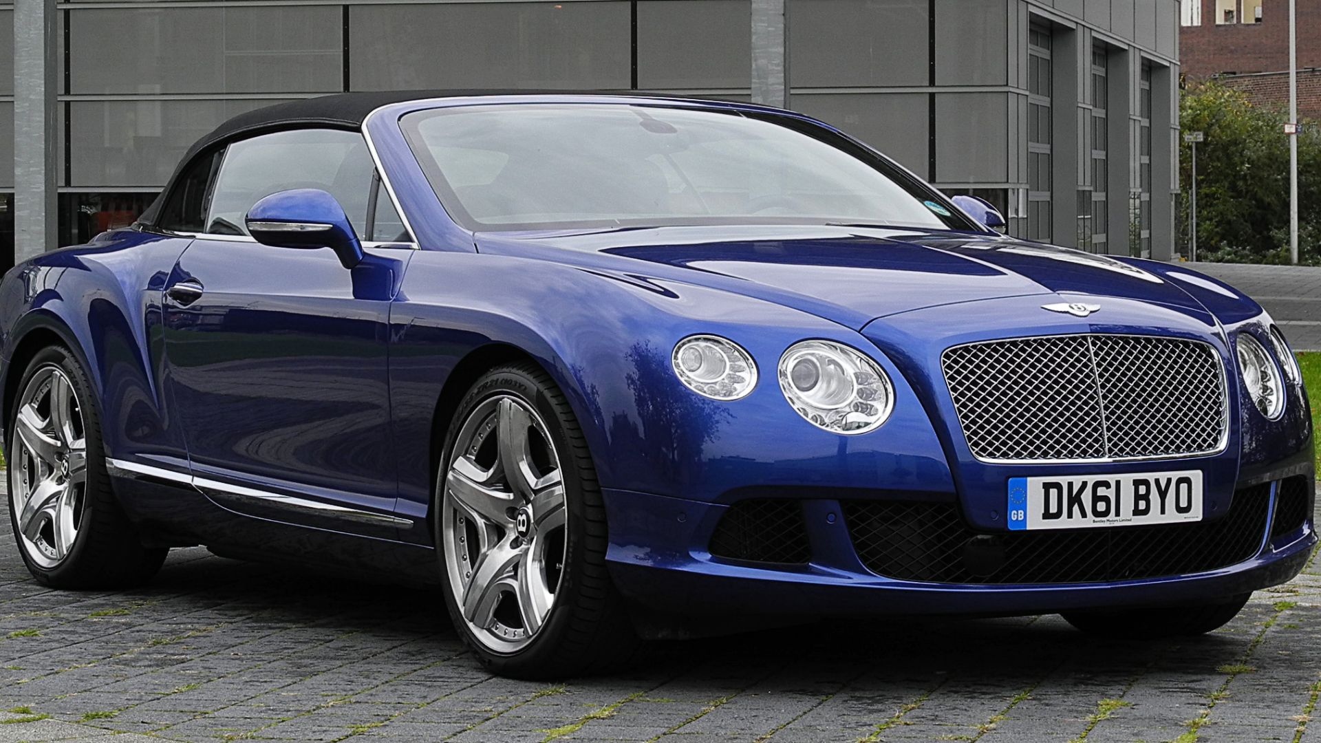File:Bentley Continental GTC (II) – Frontansicht (3), 25. Oktober 2011, Düsseldorf.jpg