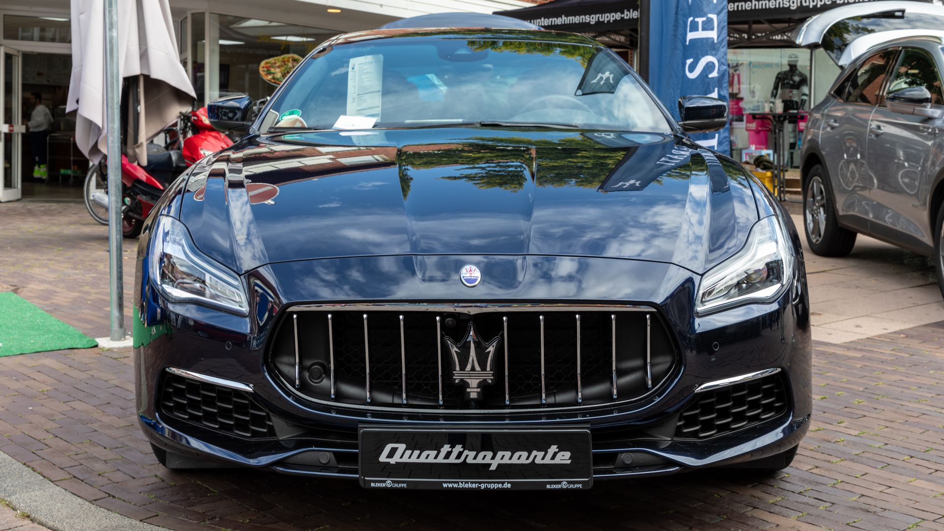 File:Dülmen, Automeile auf dem Kartoffelmarkt, Maserati Quattroporte -- 2019 -- 9882.jpg