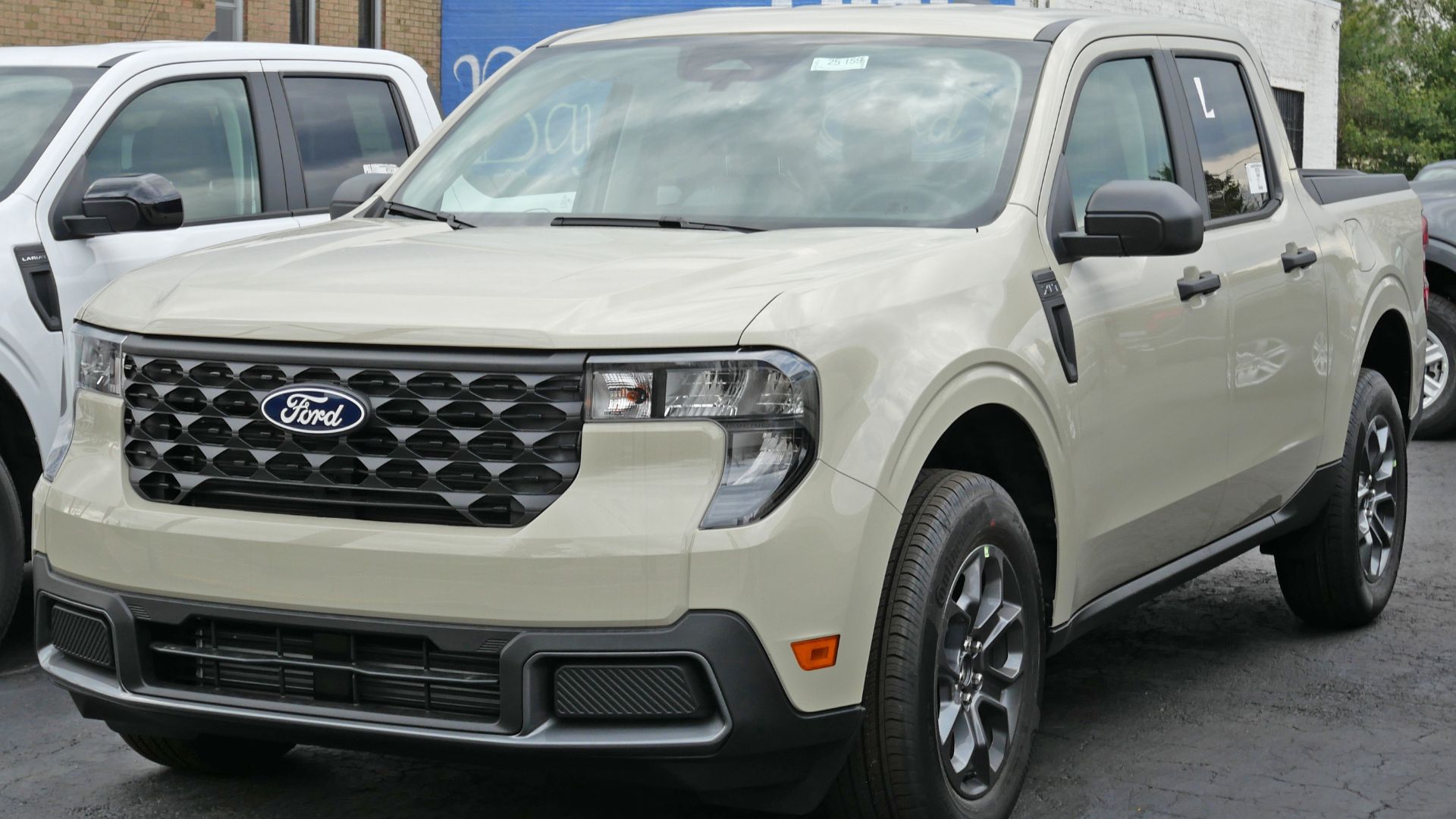 File:2025 Ford Maverick XLT, front 4.15.25.jpg