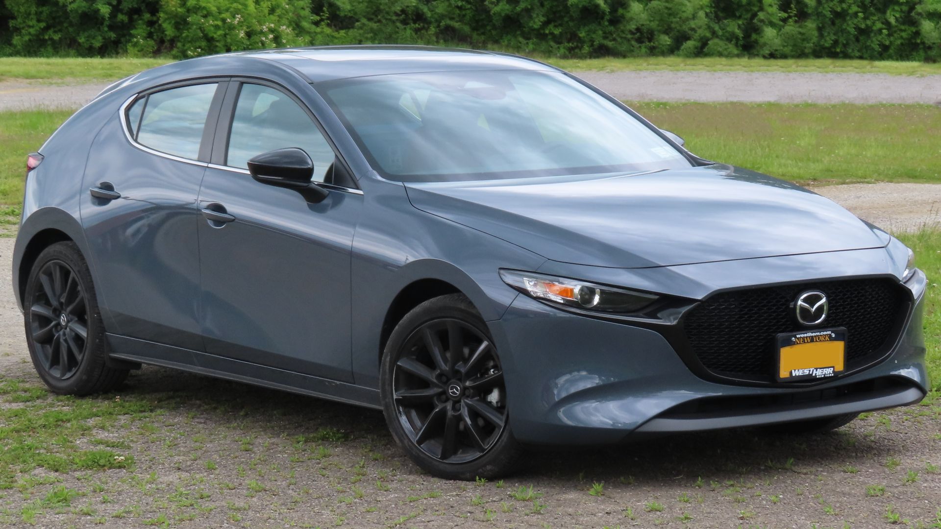 File:2025 Mazda3 2.5 S Carbon Edition hatchback, front right, 05-25-2025.jpg