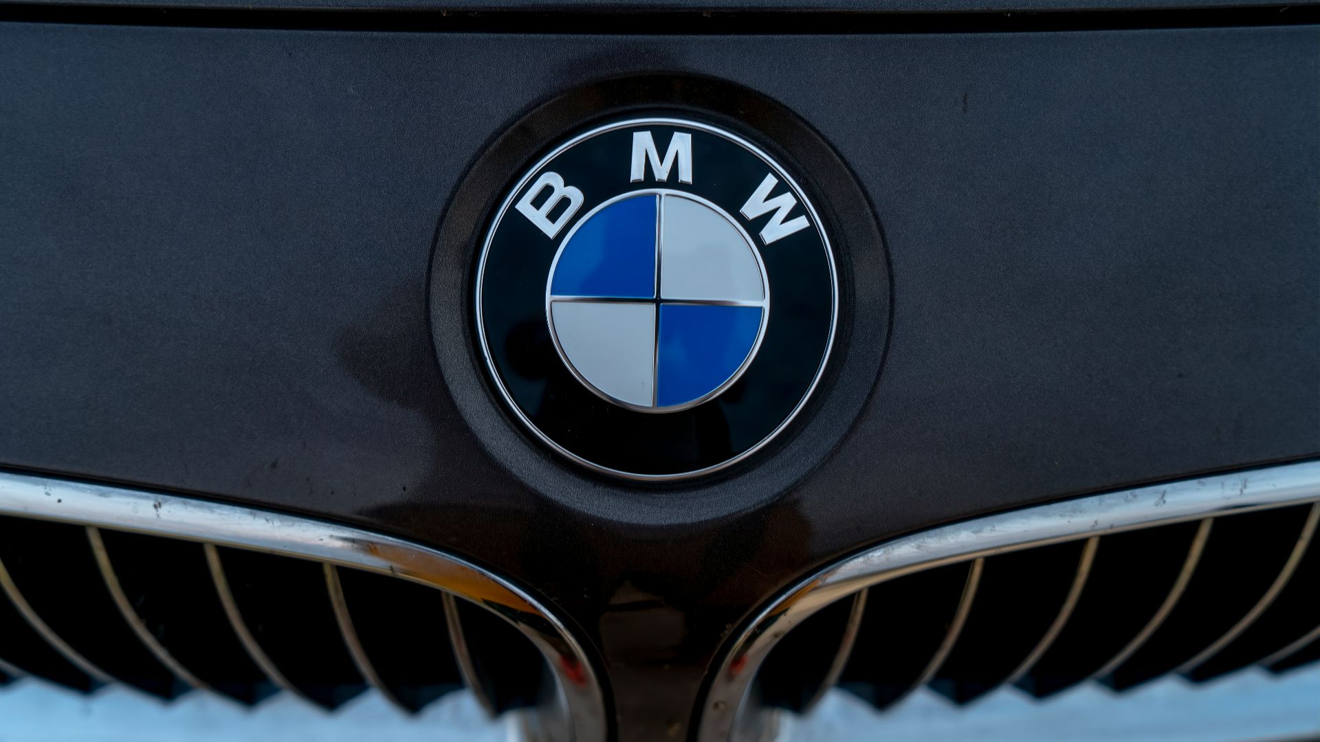 a close up of a bmw emblem on the front of a car