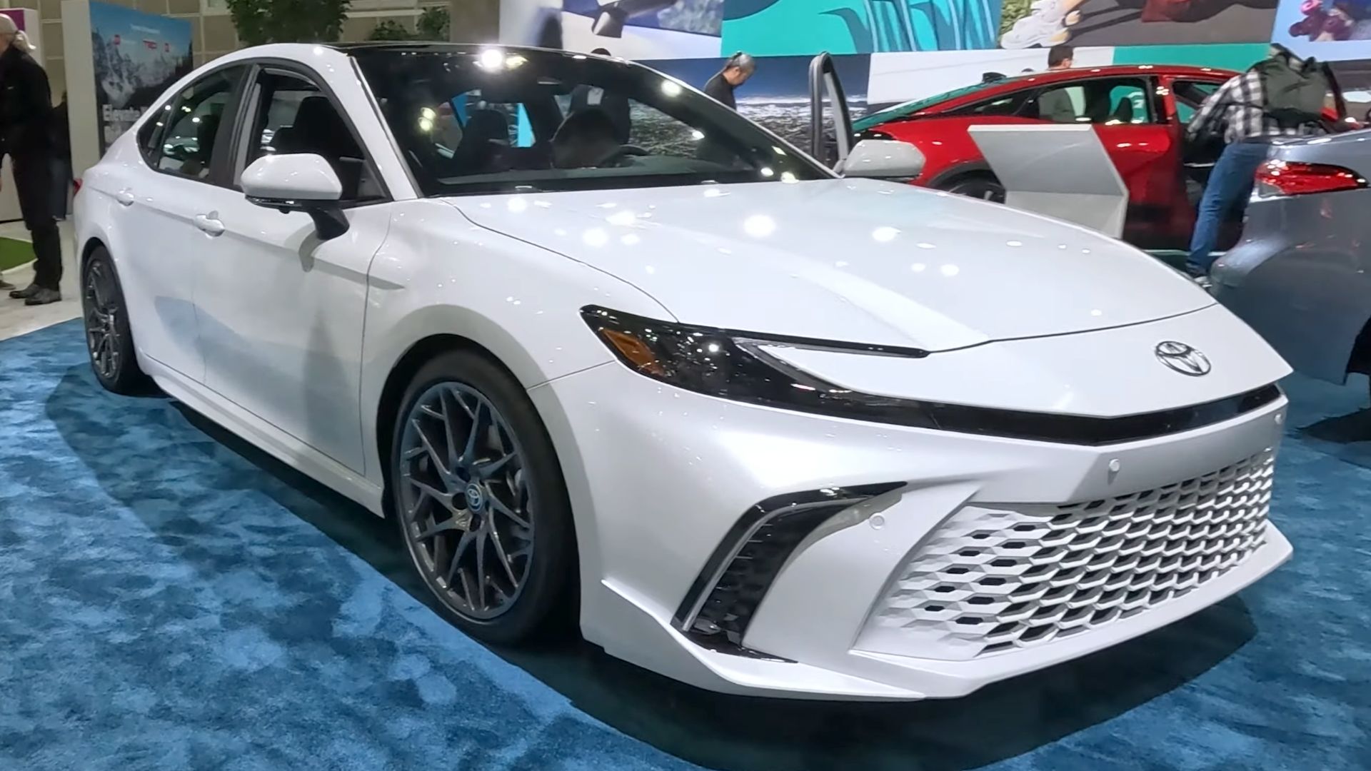 File:2025 Toyota Camry Hybrid XSE AWD (United States) front view.png