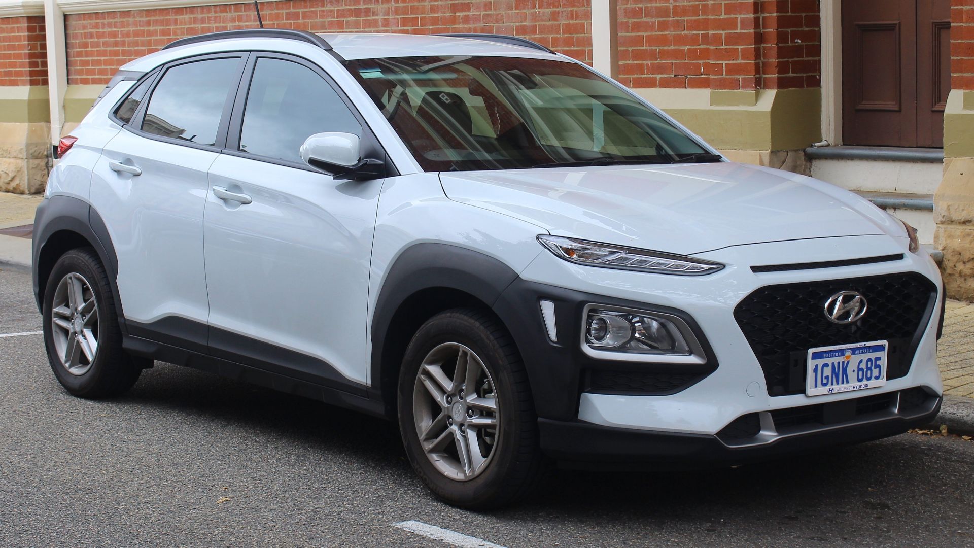 File:2018 Hyundai Kona (OS MY18) Active 2WD wagon (2018-10-12) 01.jpg