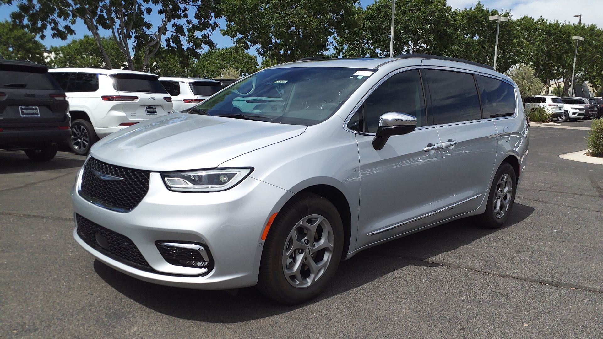 File:23 Chrysler Pacifica Limited.jpg