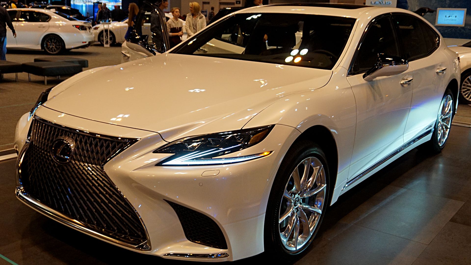 File:2018 Lexus LS500H.jpg