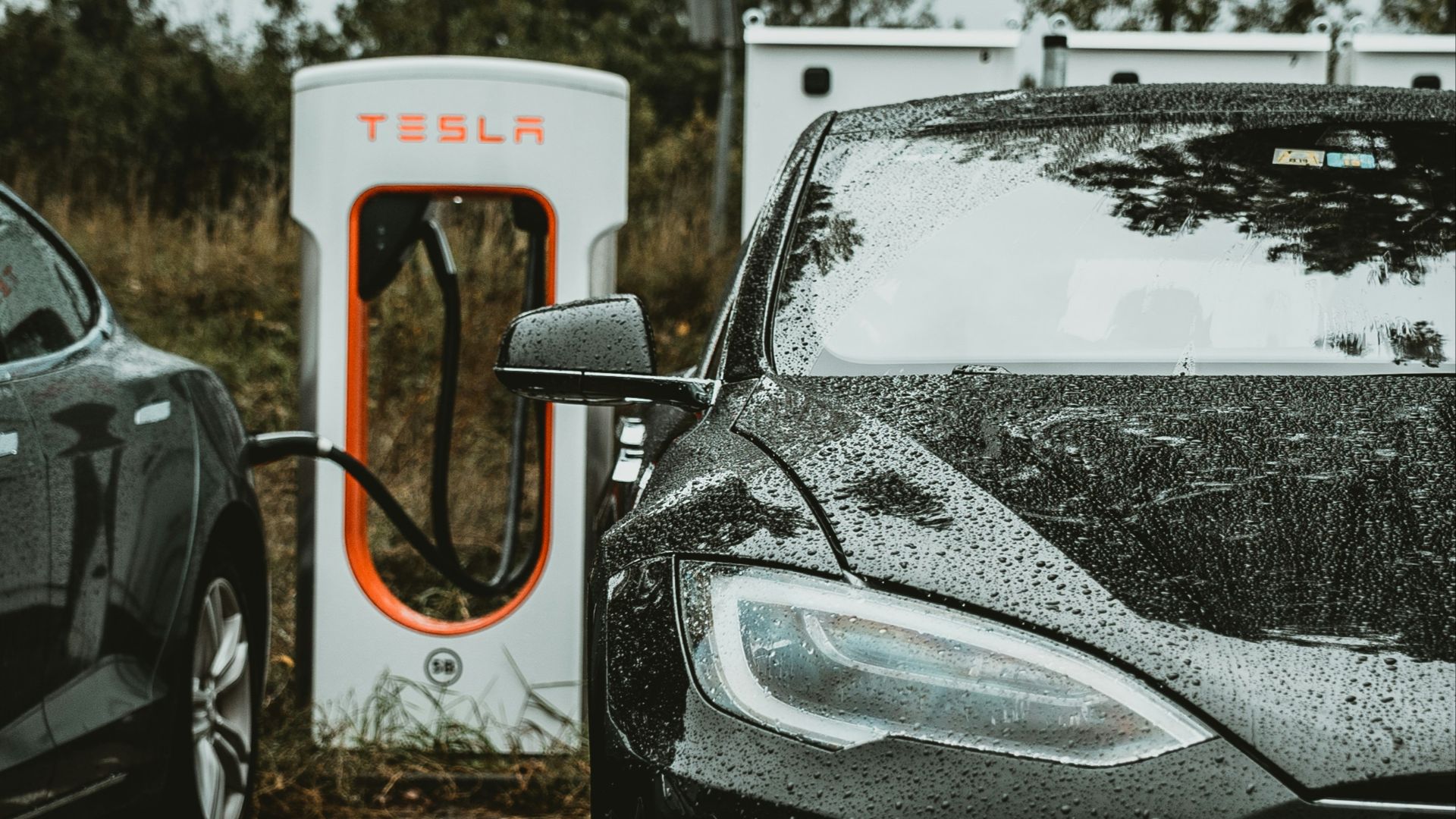 parked black vehicle during daytime