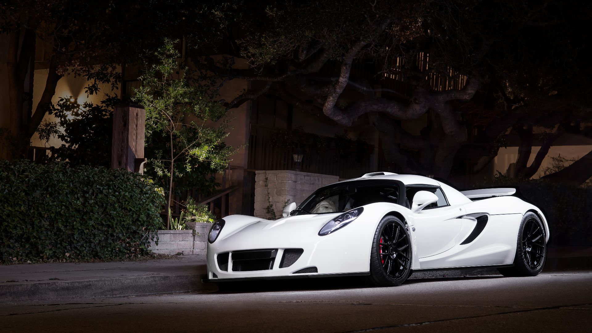 File:White Hennessey Venom GT (16874404491).jpg