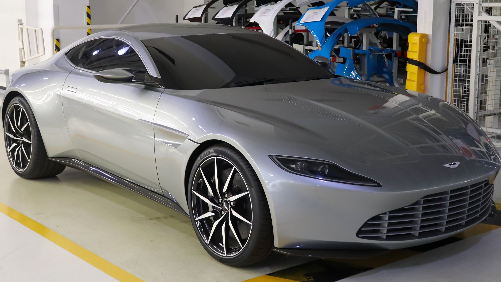 File:2014 Aston Martin DB10 4.7.jpg