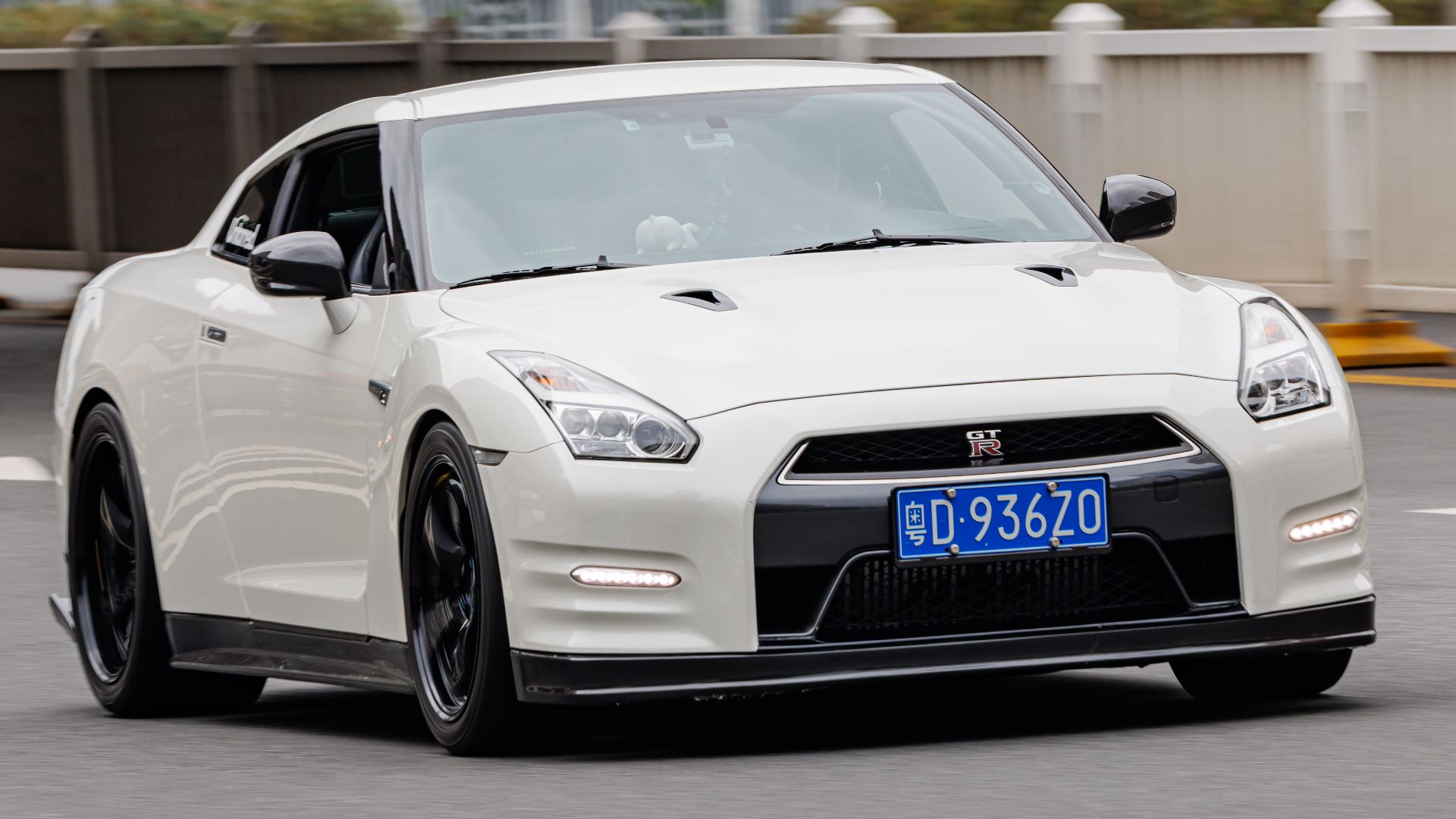 File:NISSAN GT-R (R35, 2011 FACELIFT) China.jpg