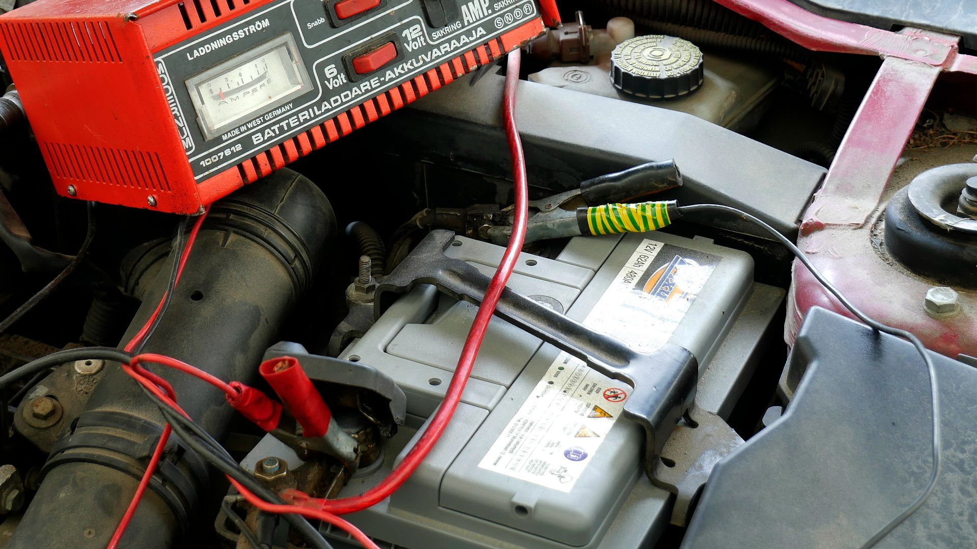 File:Car battery charging 20180405.jpg