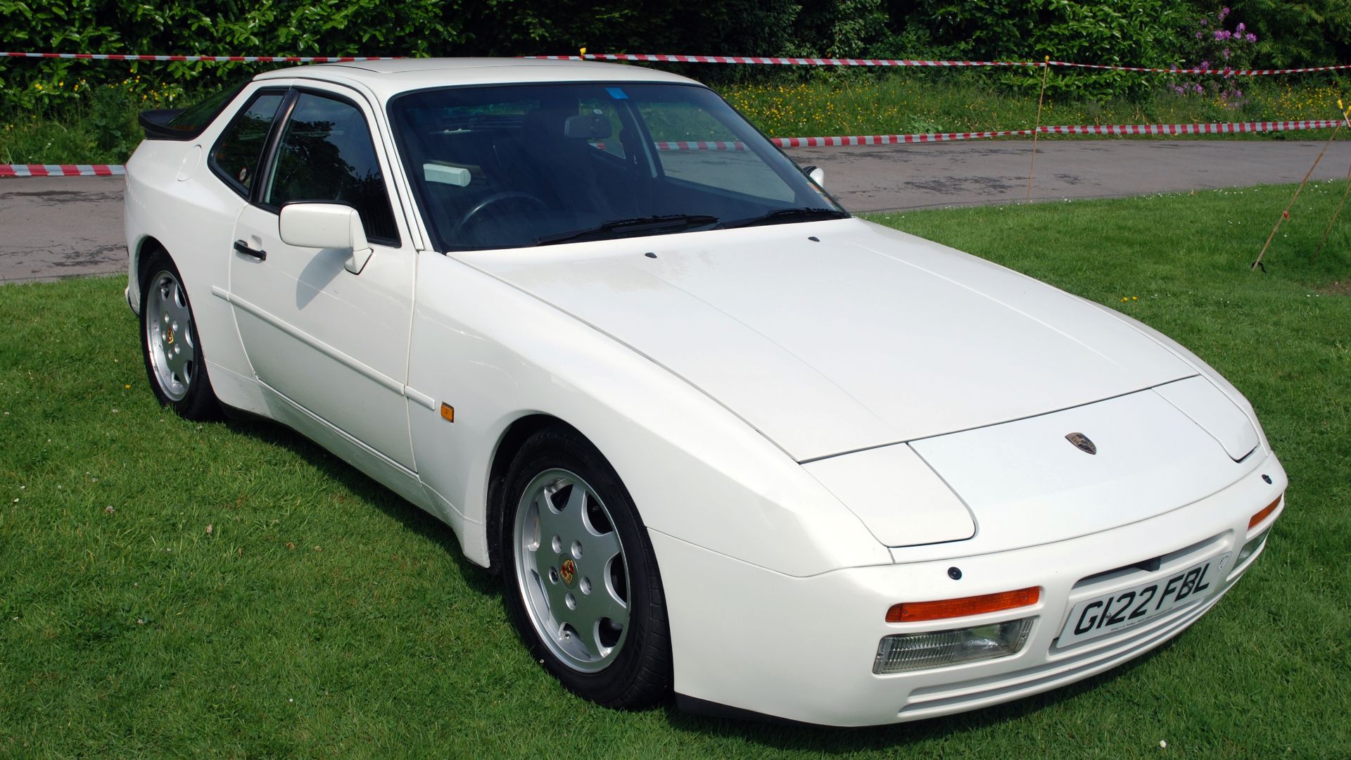 File:Porsche 944 (2542110315).jpg