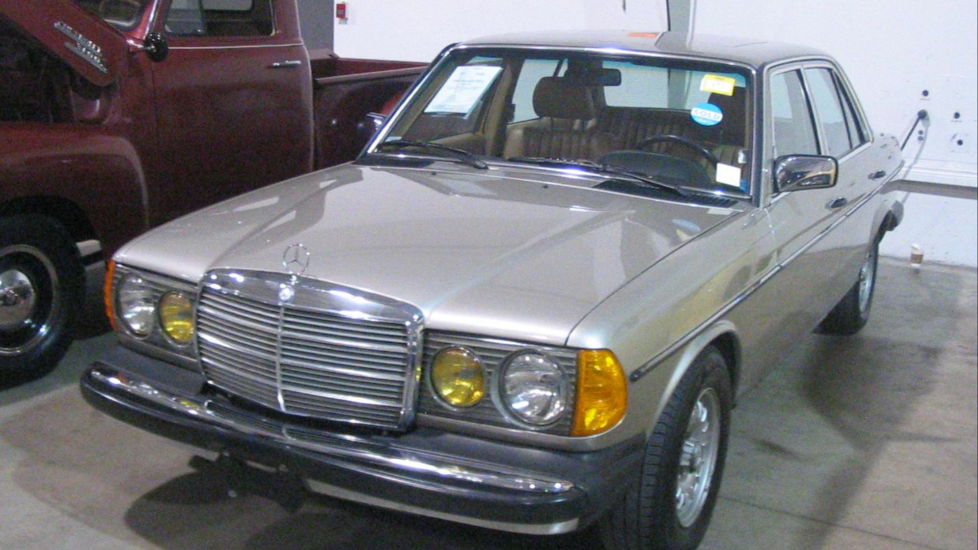 File:'85 Mercedes-Benz 300D (Toronto Spring '12 Classic Car Auction).JPG