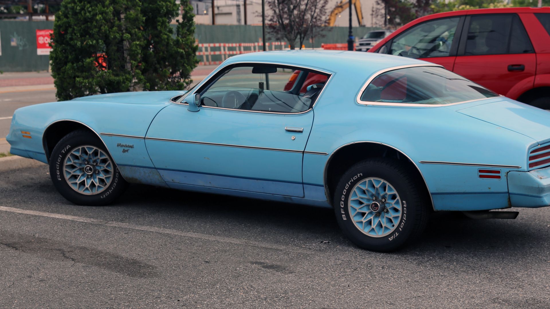 File:1977 Pontiac Firebird Esprit, rear left.jpg
