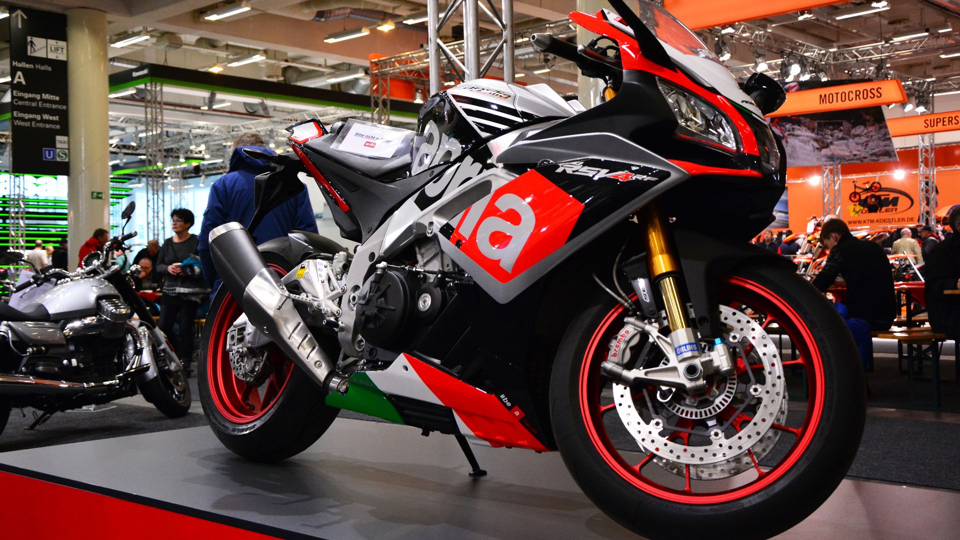 File:Aprillia RSV4 RF (Limited Edition) – Hamburger Motorrad Tage 2015 01.jpg