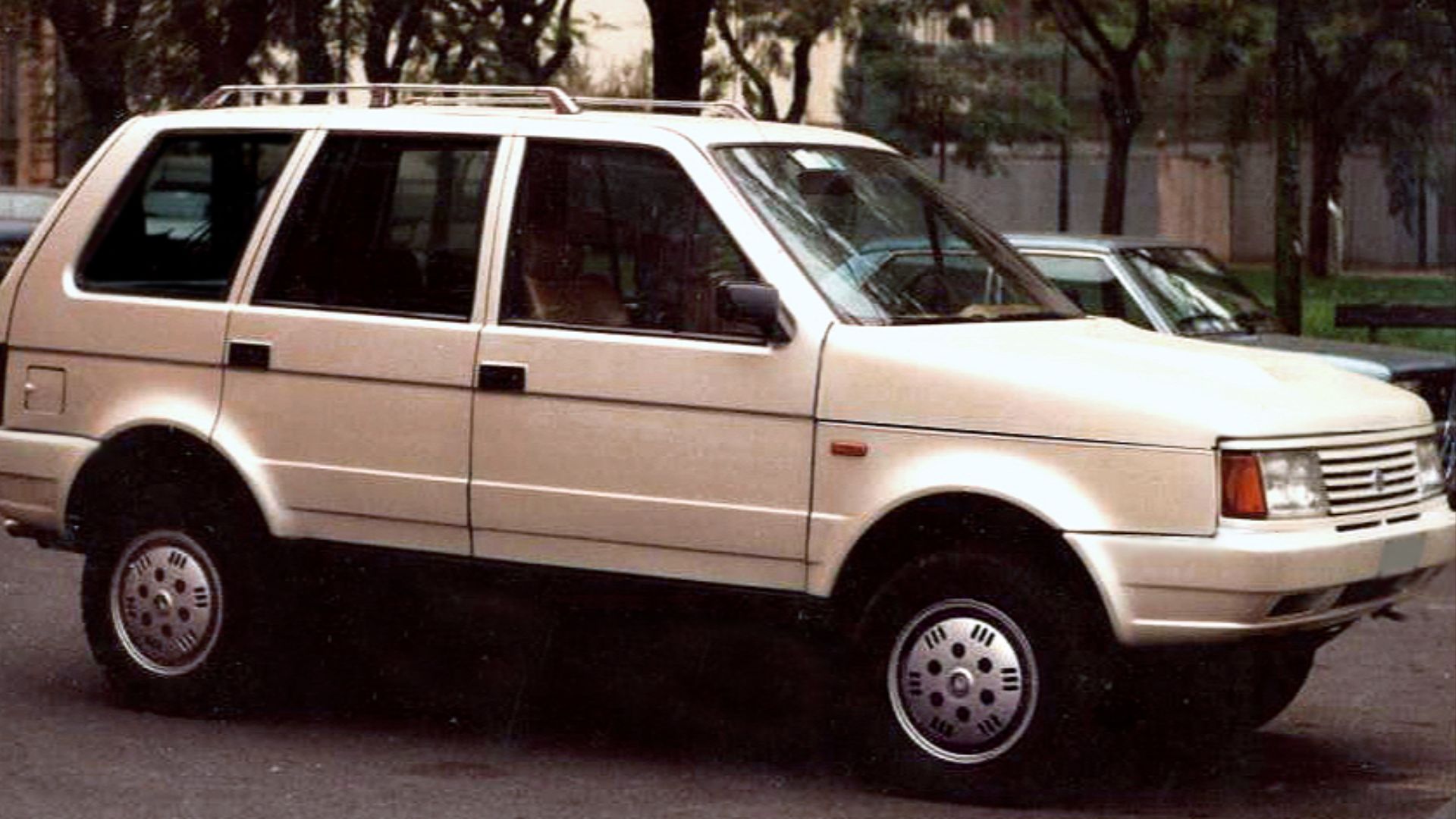 File:Rayton Fissore Magnum 4x4 2.5 turbodiesel modelllo 1986.jpg