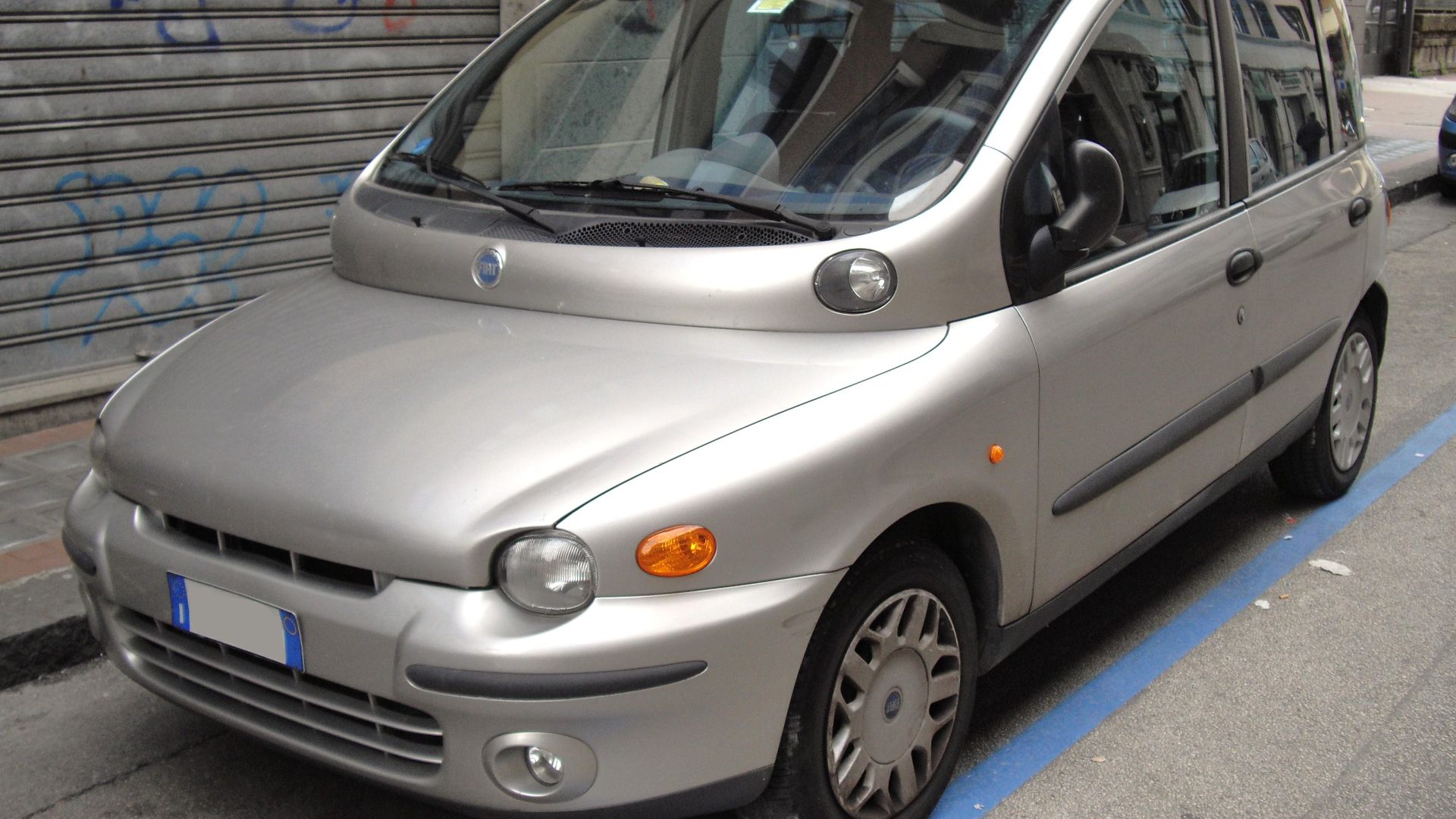 File:Fiat Multipla silver front.JPG