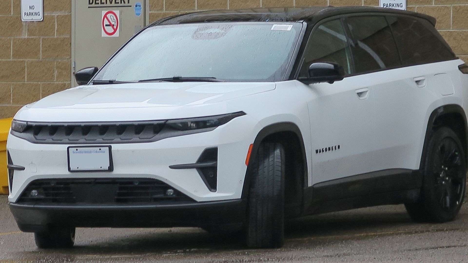File:2024 Jeep Wagoneer S Launch Edition in Bright White, front left, 2025-04-21.jpg
