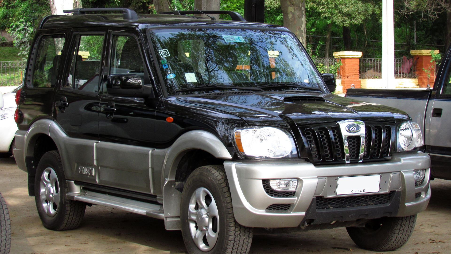 File:Mahindra Scorpio GLX 2.6 m-Hawk 2011 (36756517492).jpg