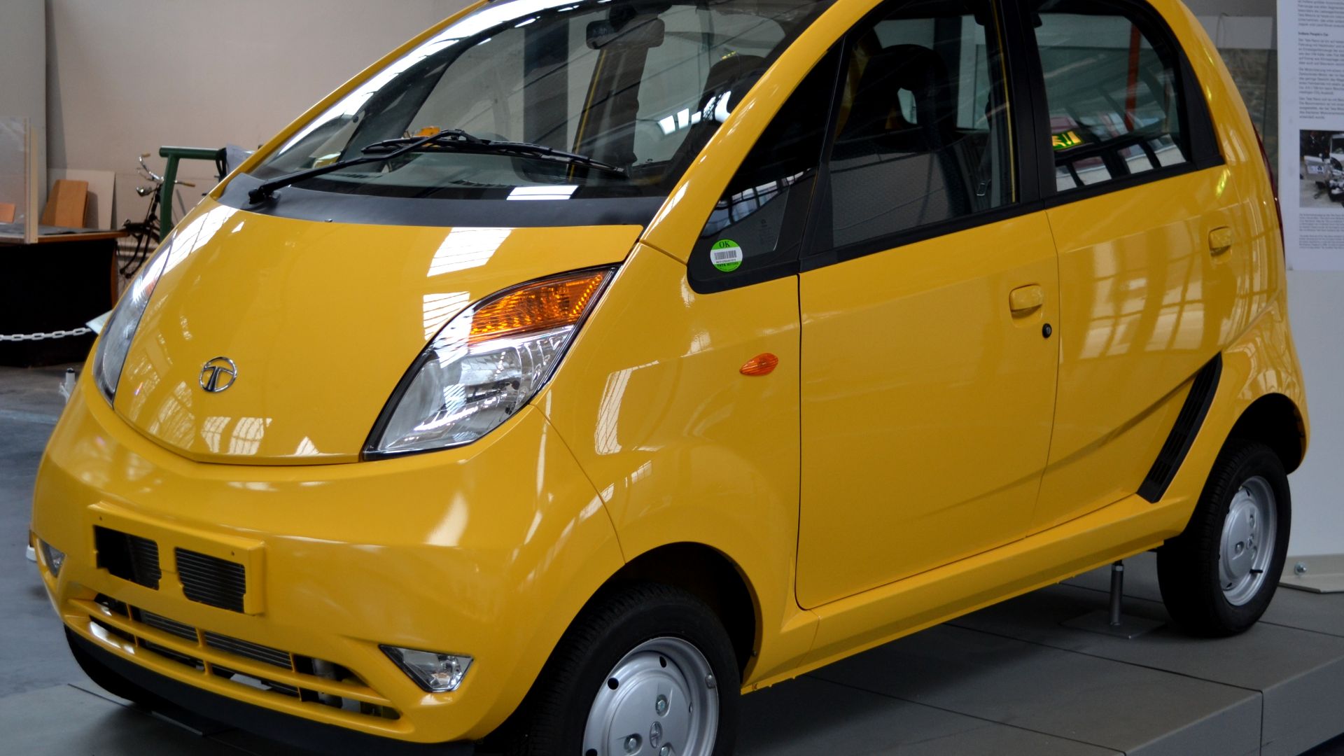 File:Tata Nano im Verkehrszentrum des Deutschen Museums.JPG