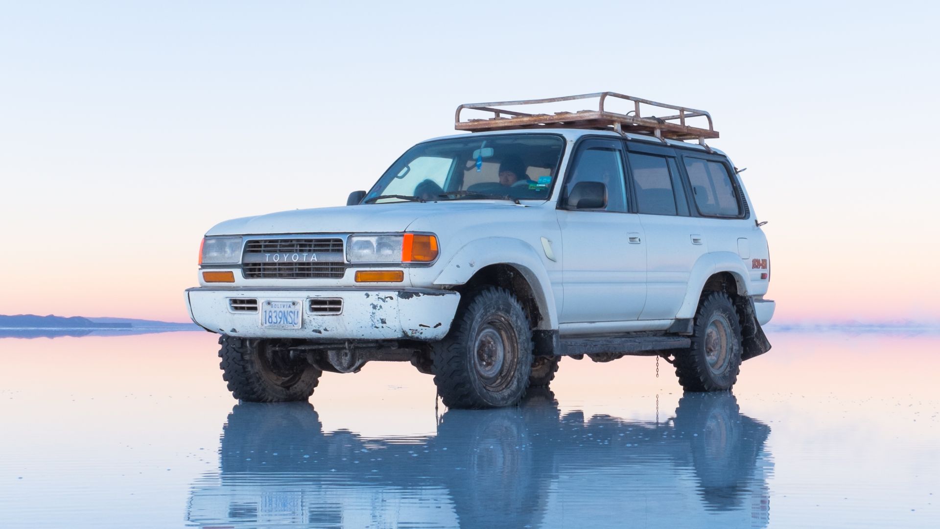 File:Reflection on the Salar de Uyuni, bolivia.jpg