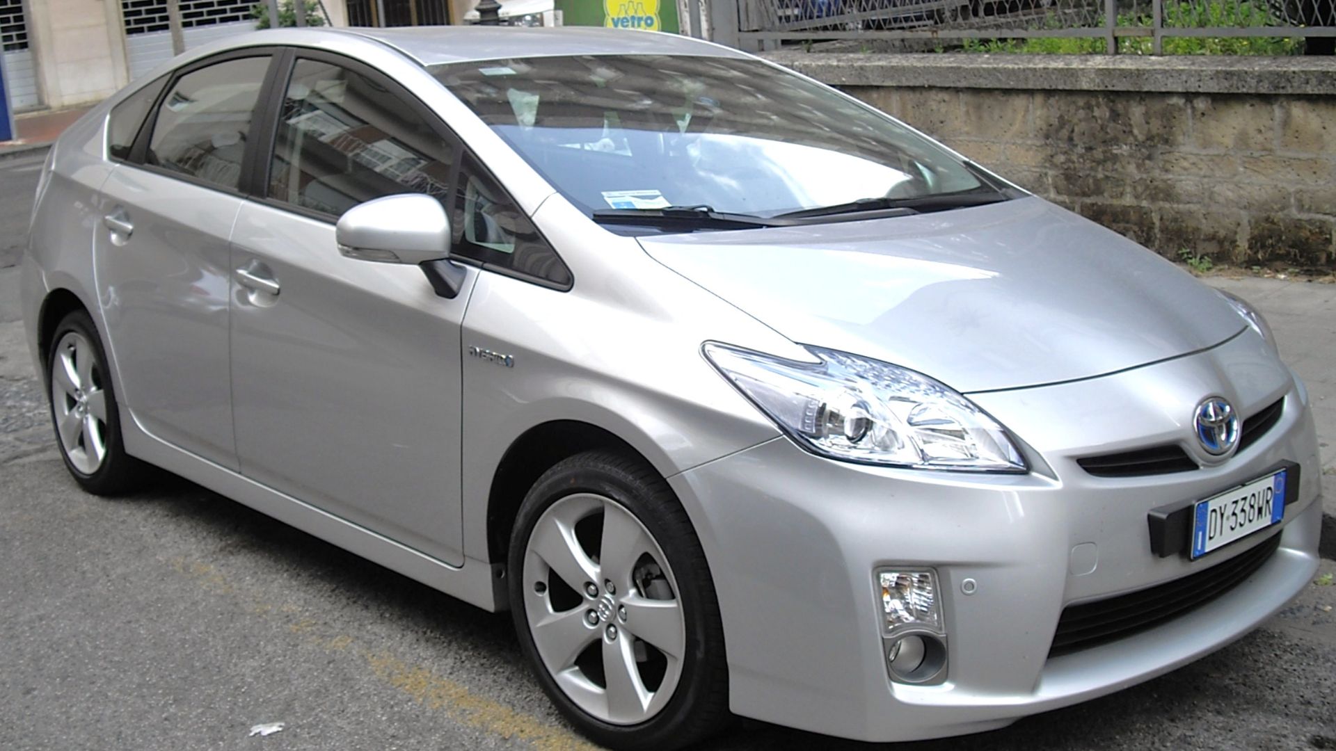 File:2010 Toyota Prius front.JPG