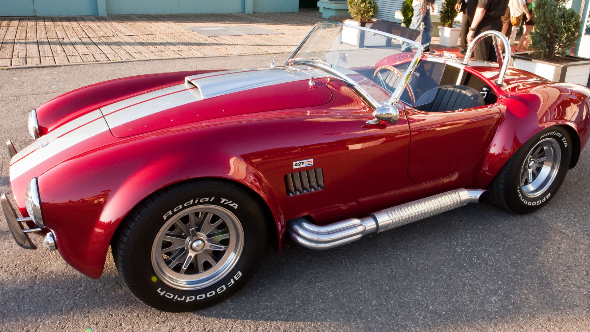 File:Carroll Shelby 427 Cobra (3608153057).jpg