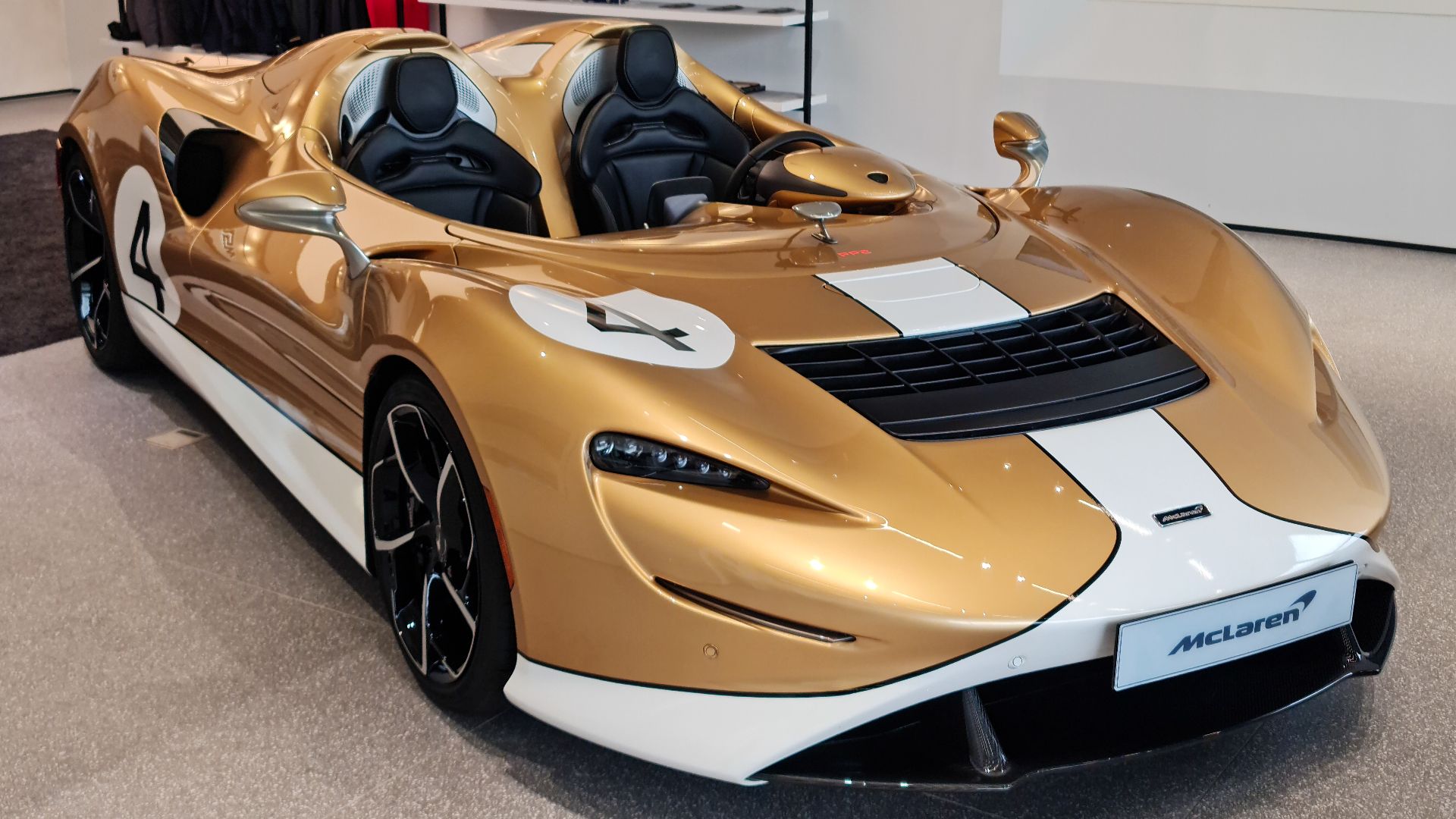 File:2021 McLaren Elva 4.0 Front.jpg