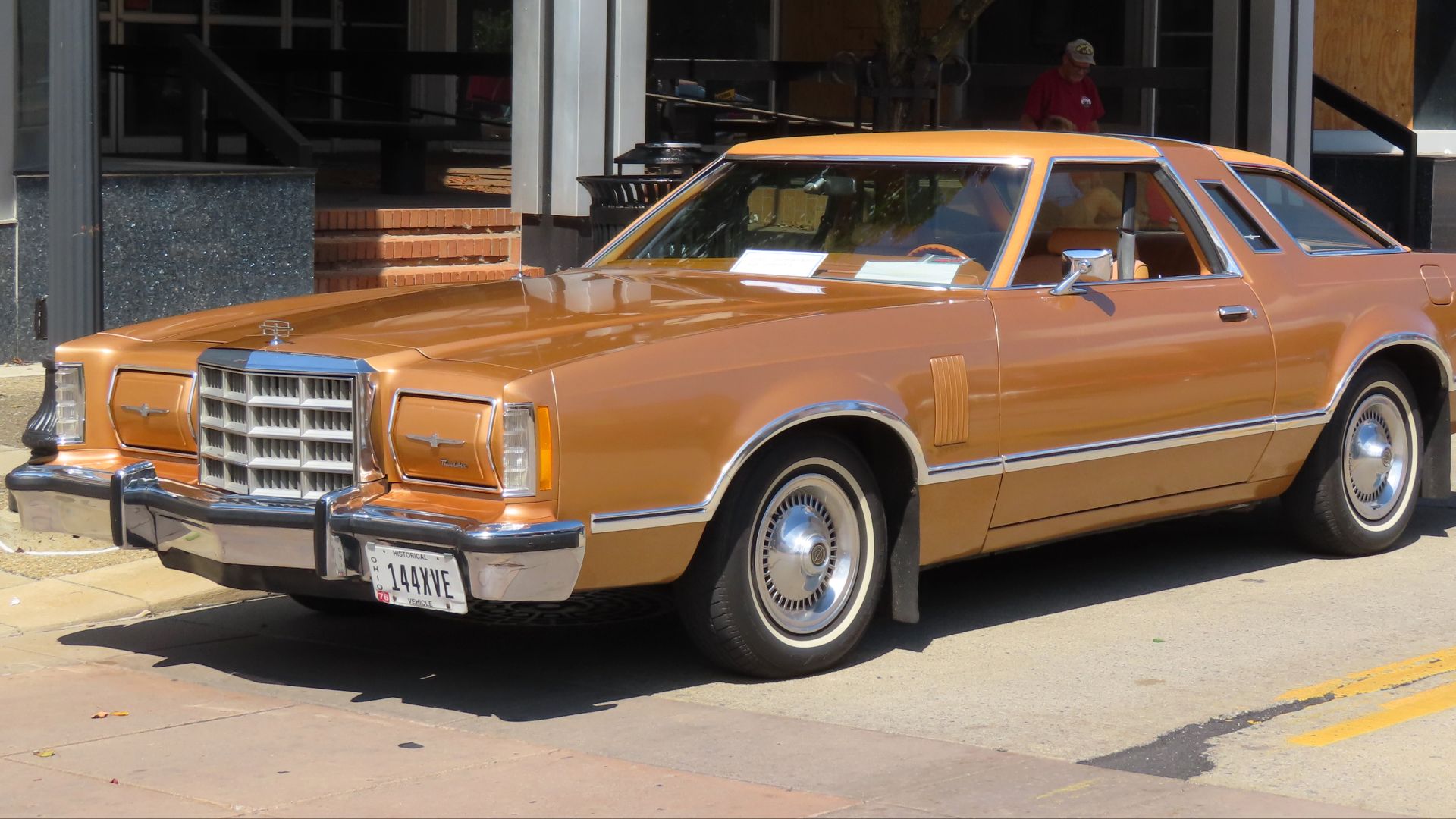 File:1979 Ford Thunderbird, front left, 08-27-2023.jpg