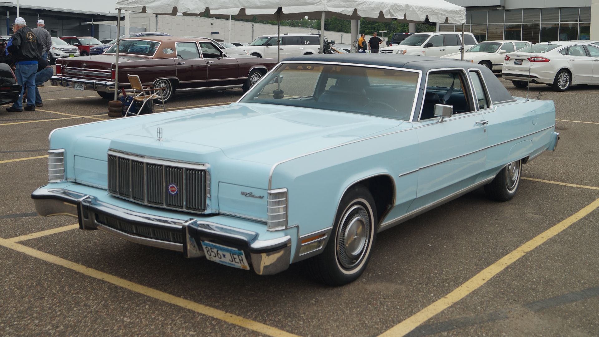 File:1976 Lincoln Continental Town Coupe (27332198975).jpg