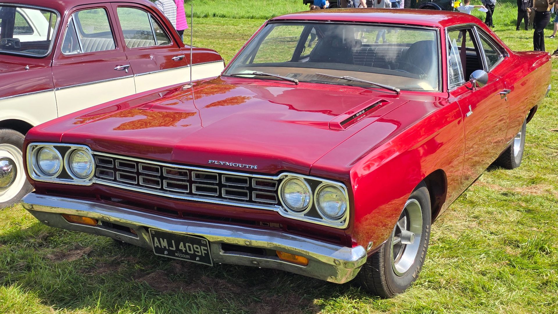 File:1968 Plymouth Roadrunner 6.2 v8.jpg