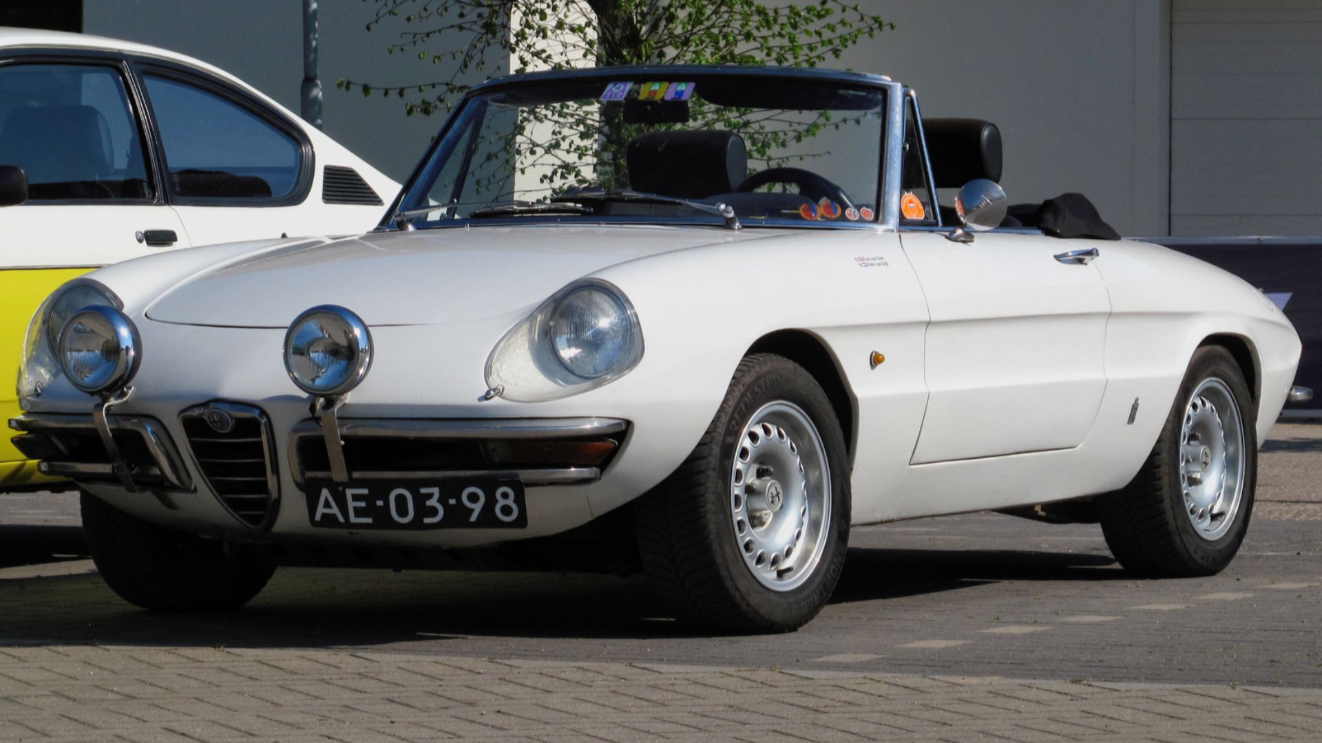 File:1966 Alfa Romeo Spider 1600.jpg