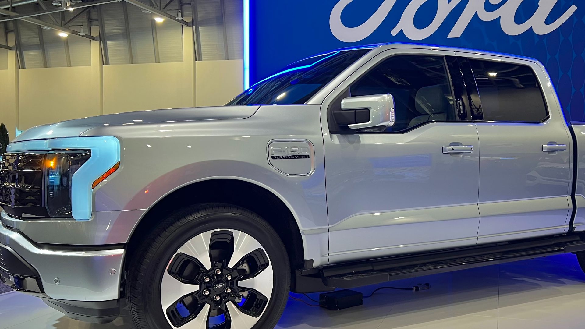 File:2023 Ford F-150 Lightning.jpg