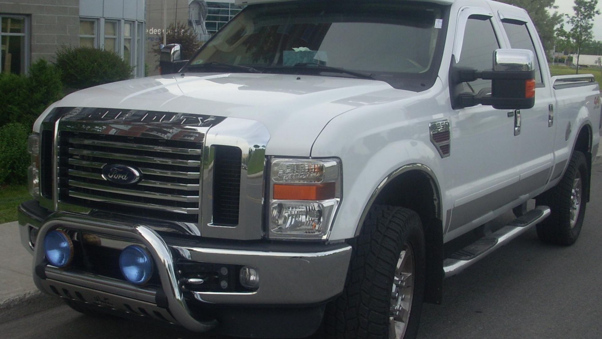 File:Ford F-350 Super Duty Lariat Crew Cab.jpg