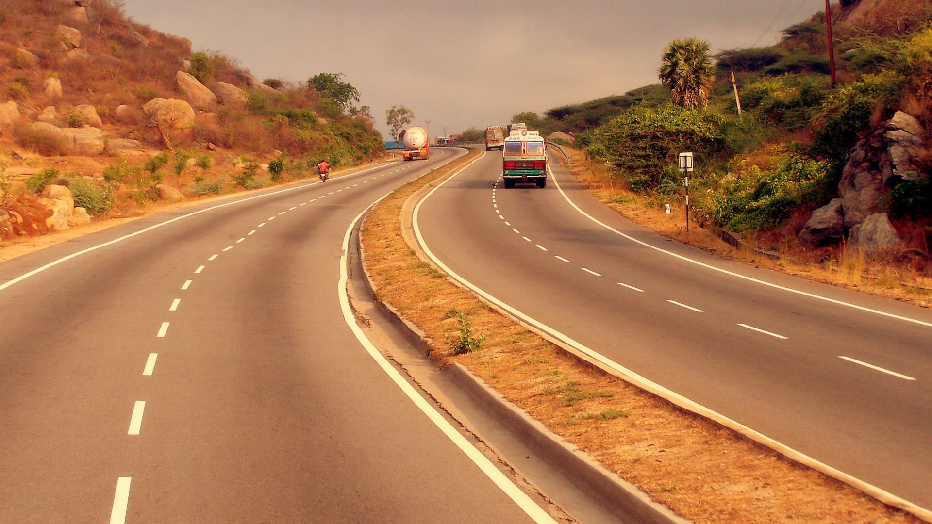 File:HIghway Chennai Bangalore.jpg