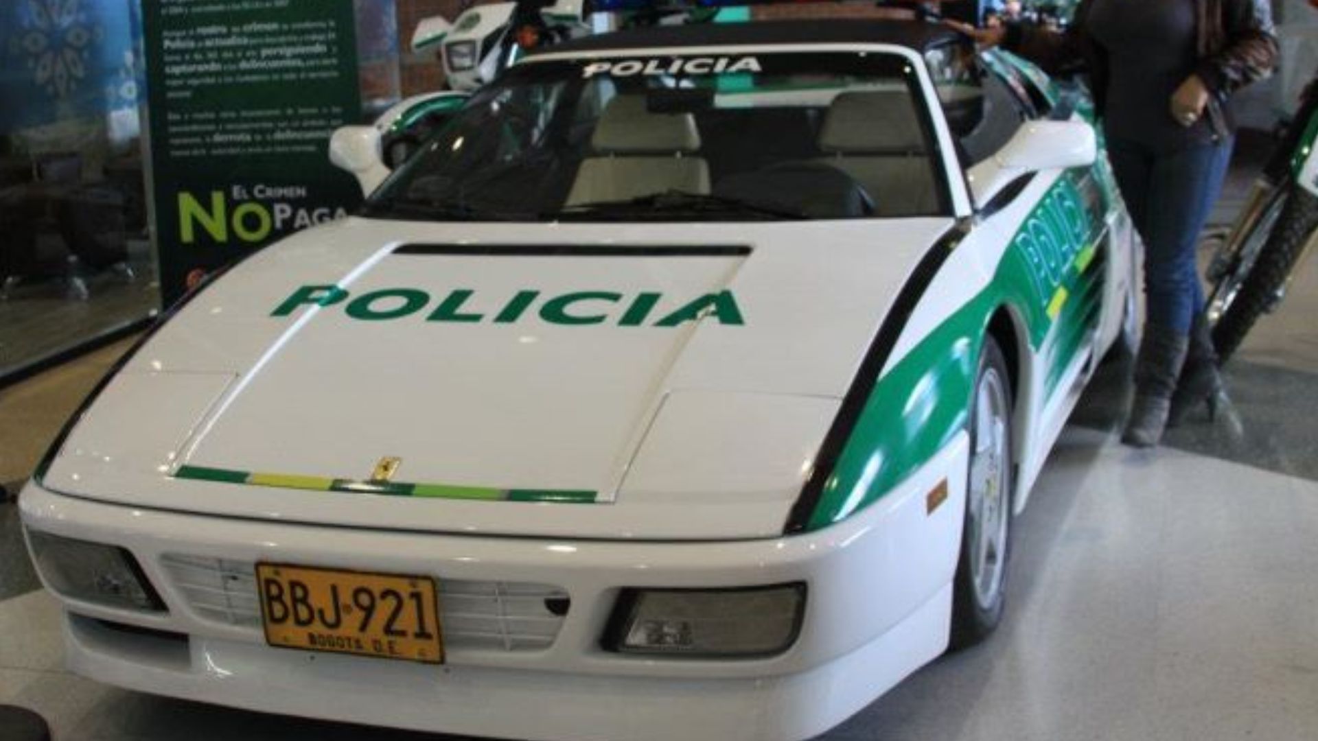 File:Ferrari Policía Nacional de Colombia (6680857551).jpg