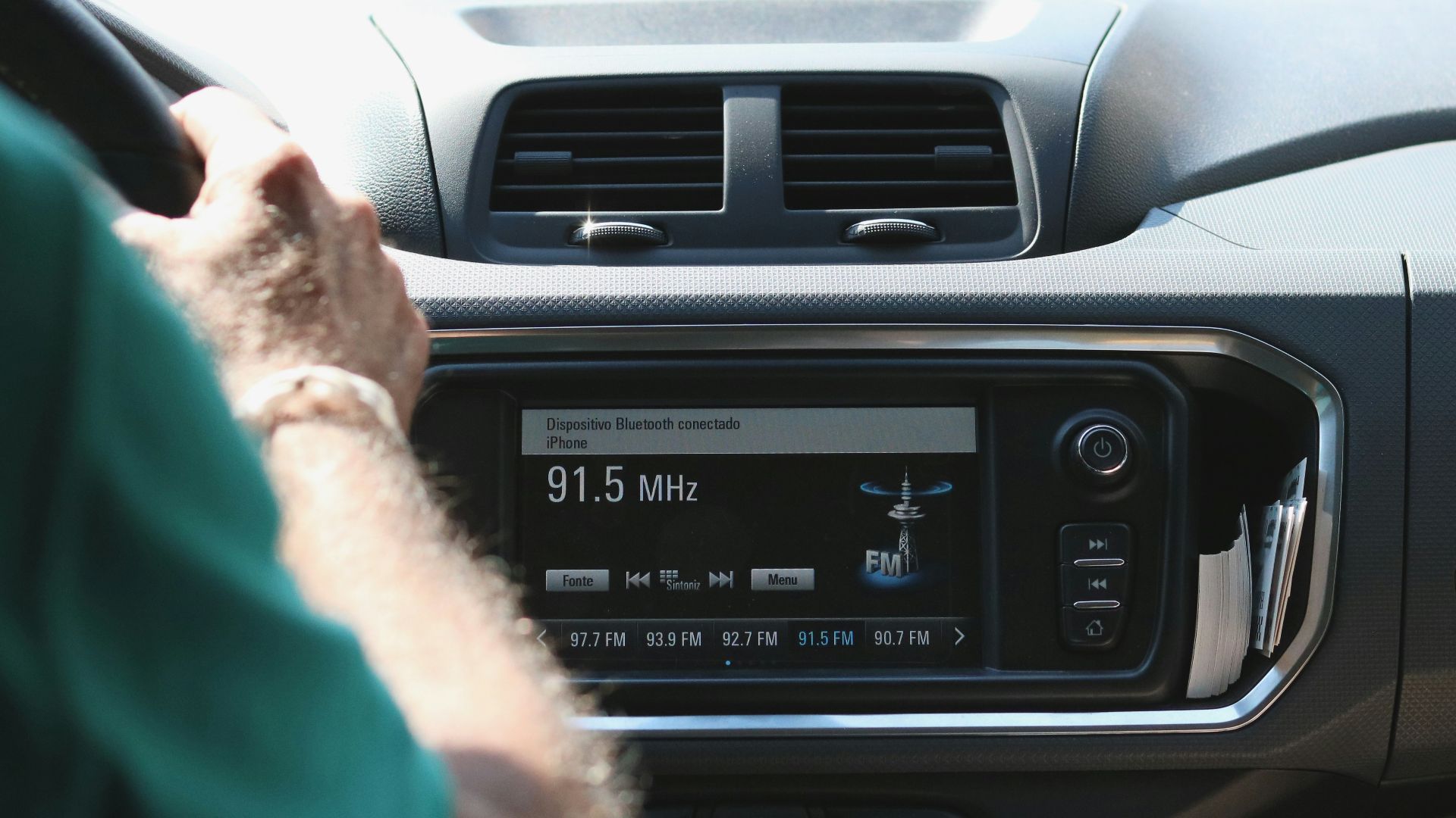 black car stereo turned on at 2 00