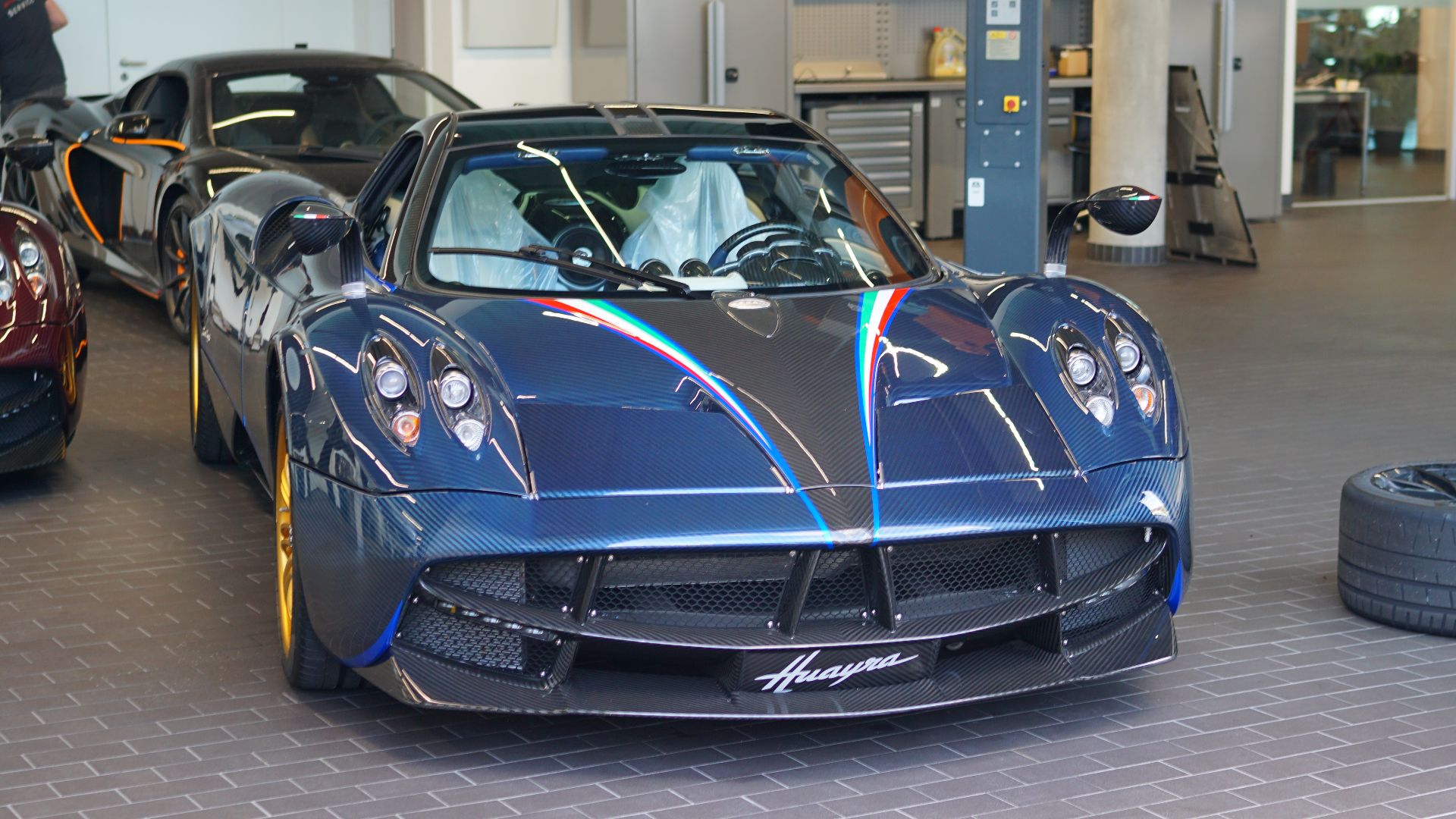 File:Pagani Huayra in Böblingen 01.jpg