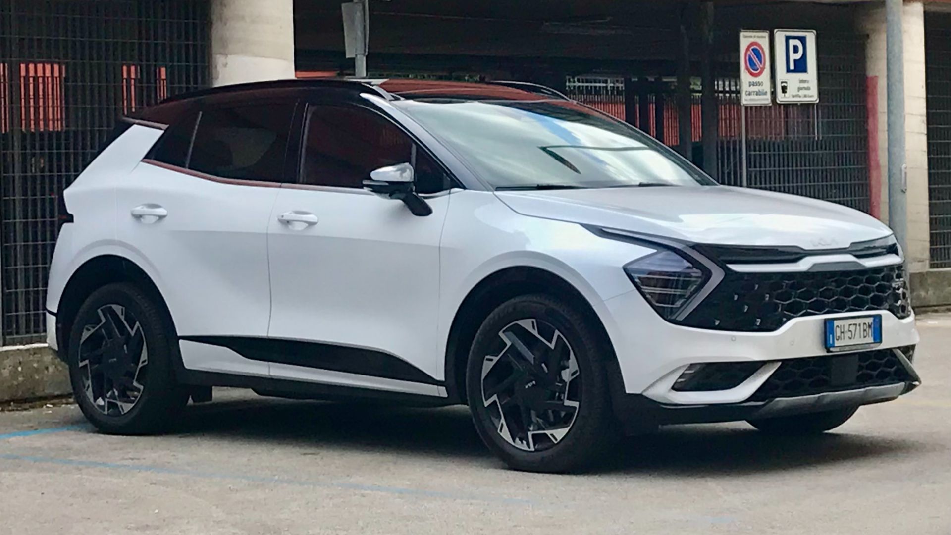 File:2022 Kia Sportage.jpg