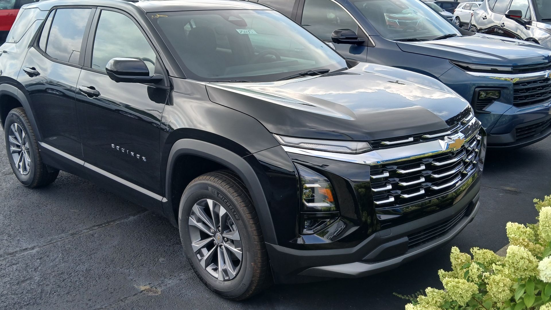 File:2025 Chevrolet Equinox front view.jpg