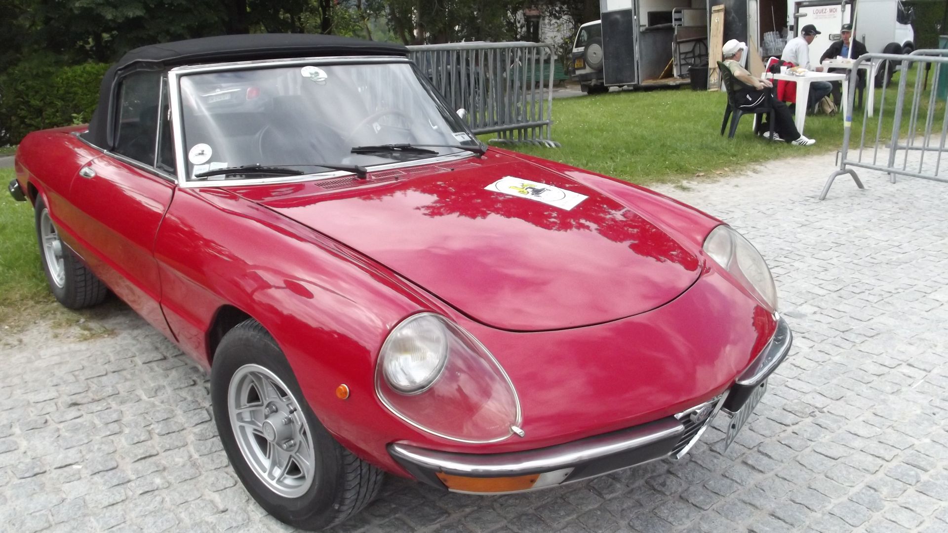 File:Alfa Romeo Spider Duetto, Pau 2015.jpg