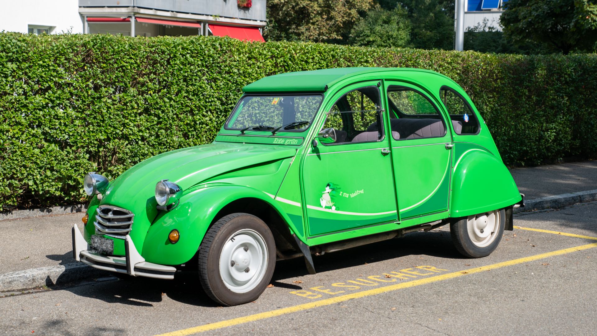 File:Green Citroën 2CV in Zürich.jpg