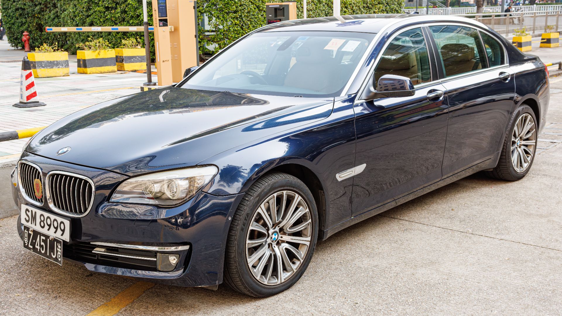 File:BMW 7 SERIES LWB (F01) HONG KONG (2).jpg