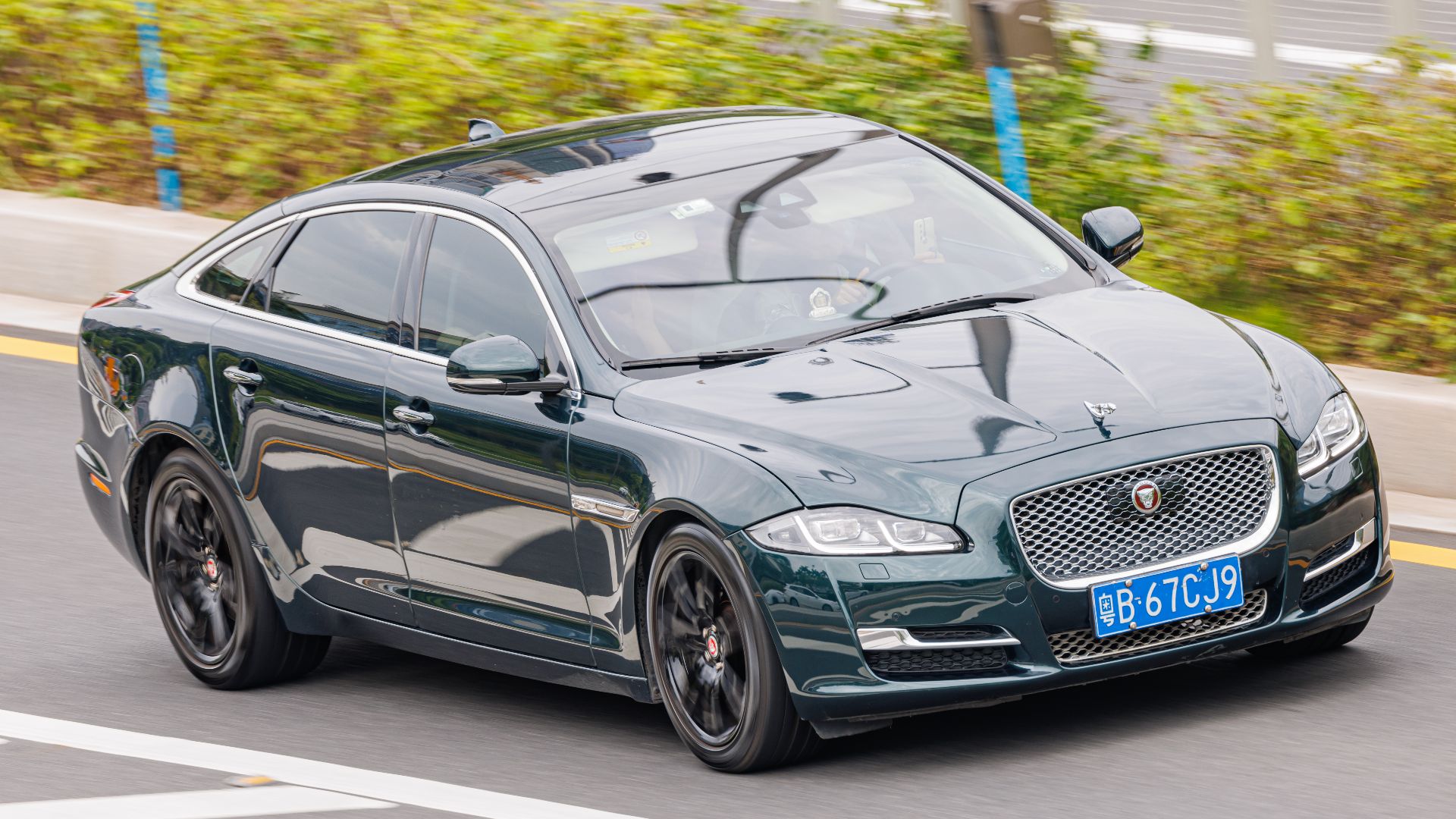 File:JAGUAR XJ LWB (X351) China (8).jpg