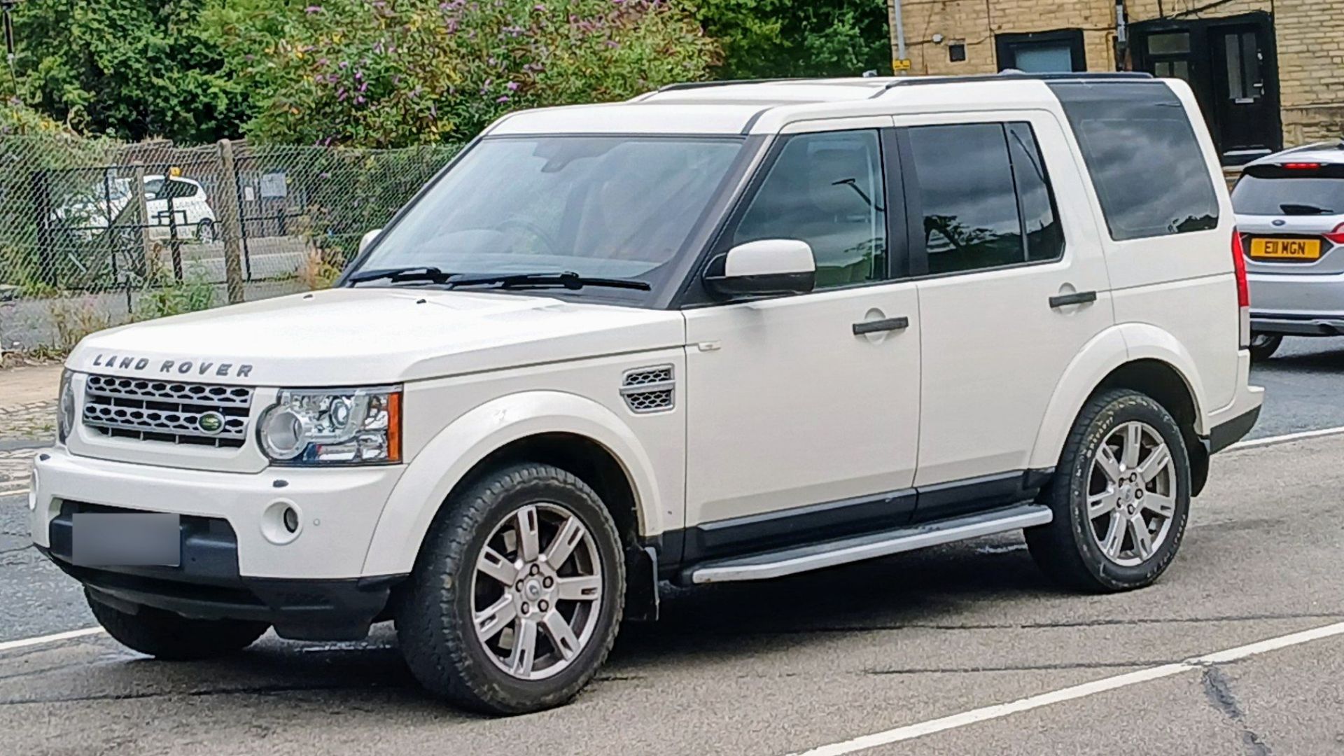 File:Land Rover Discovery 4 (2009-2013).jpg