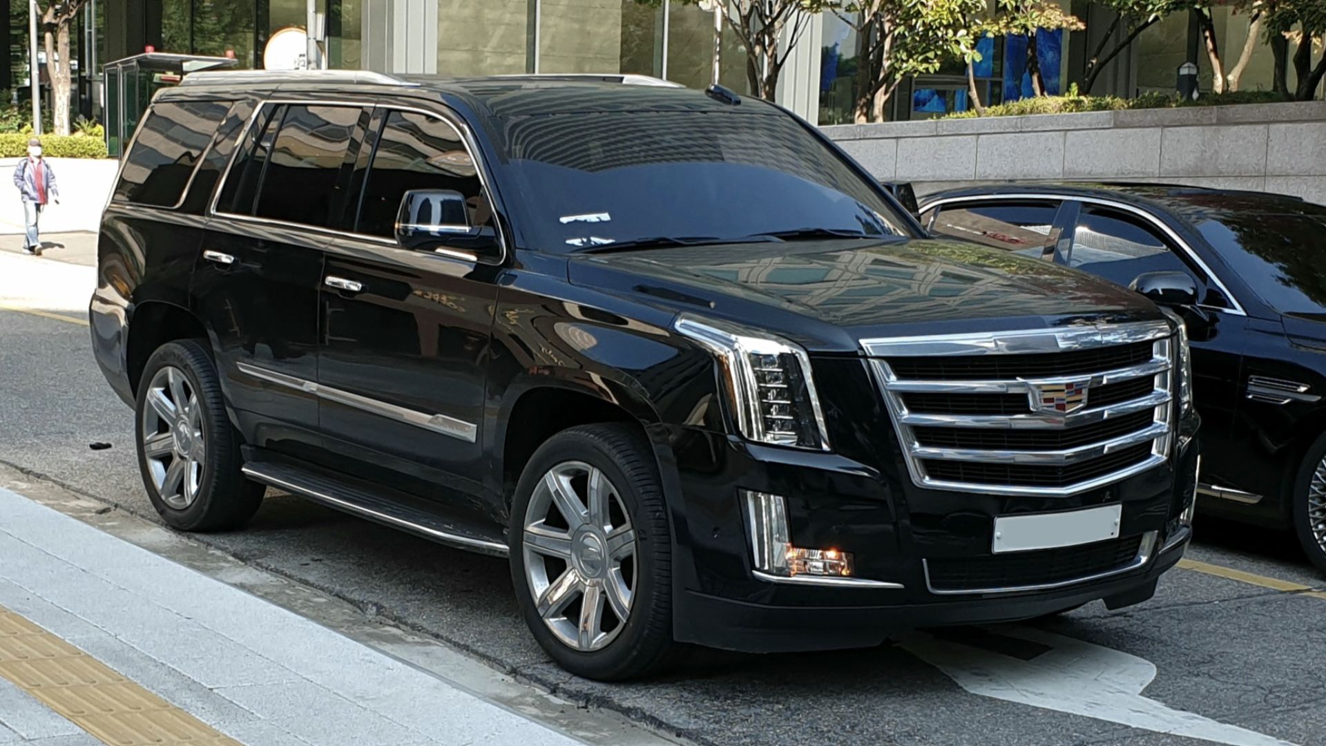 File:Cadillac Escalade GMT K2XX black (1).jpg