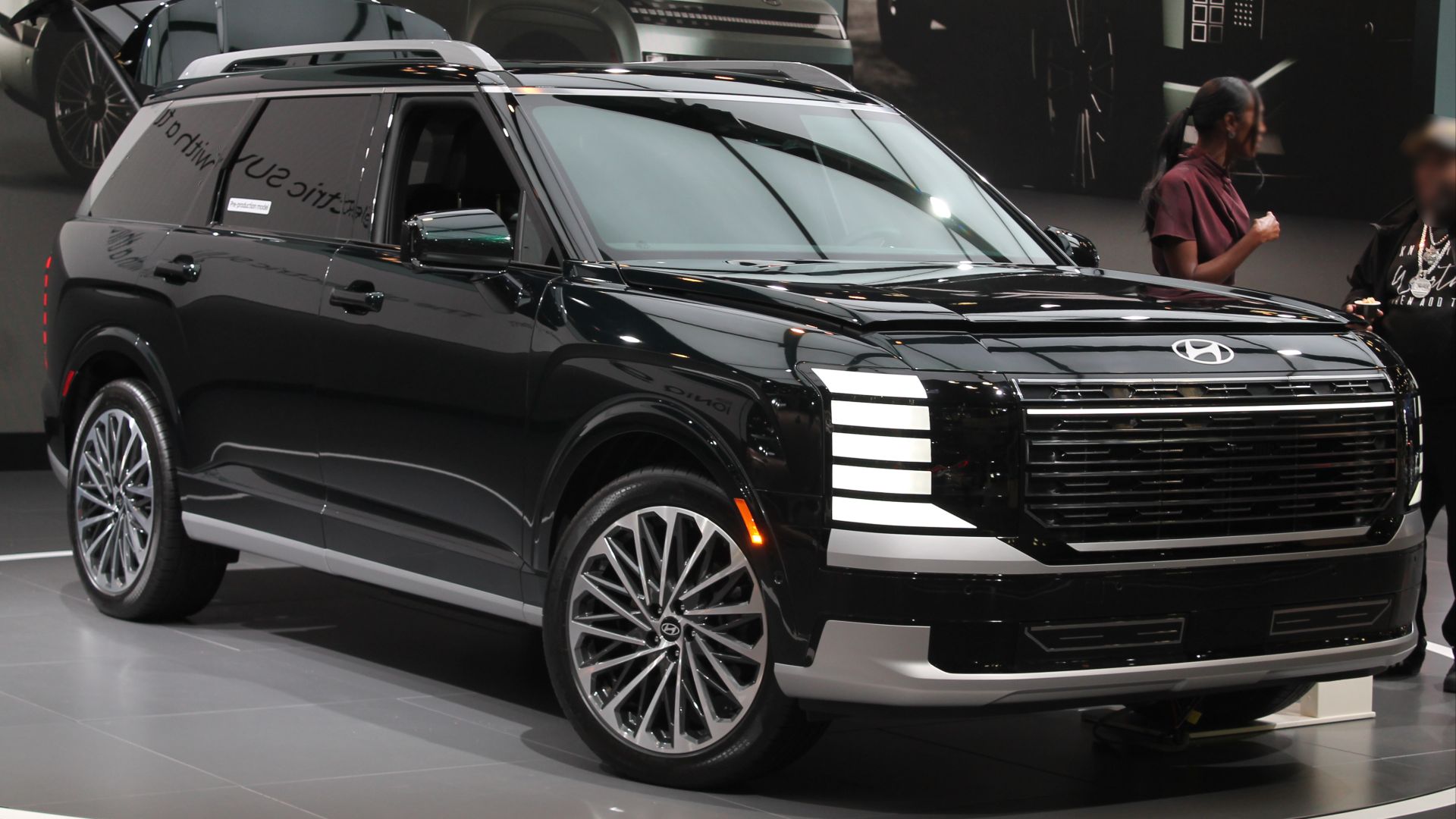 File:2026 Hyundai Palisade Front Right Quater NYC.png