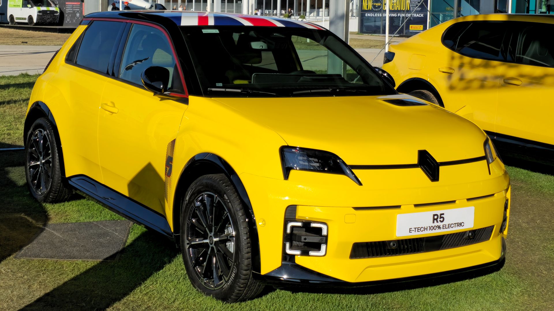 File:2024 Renault 5 (21839).jpg